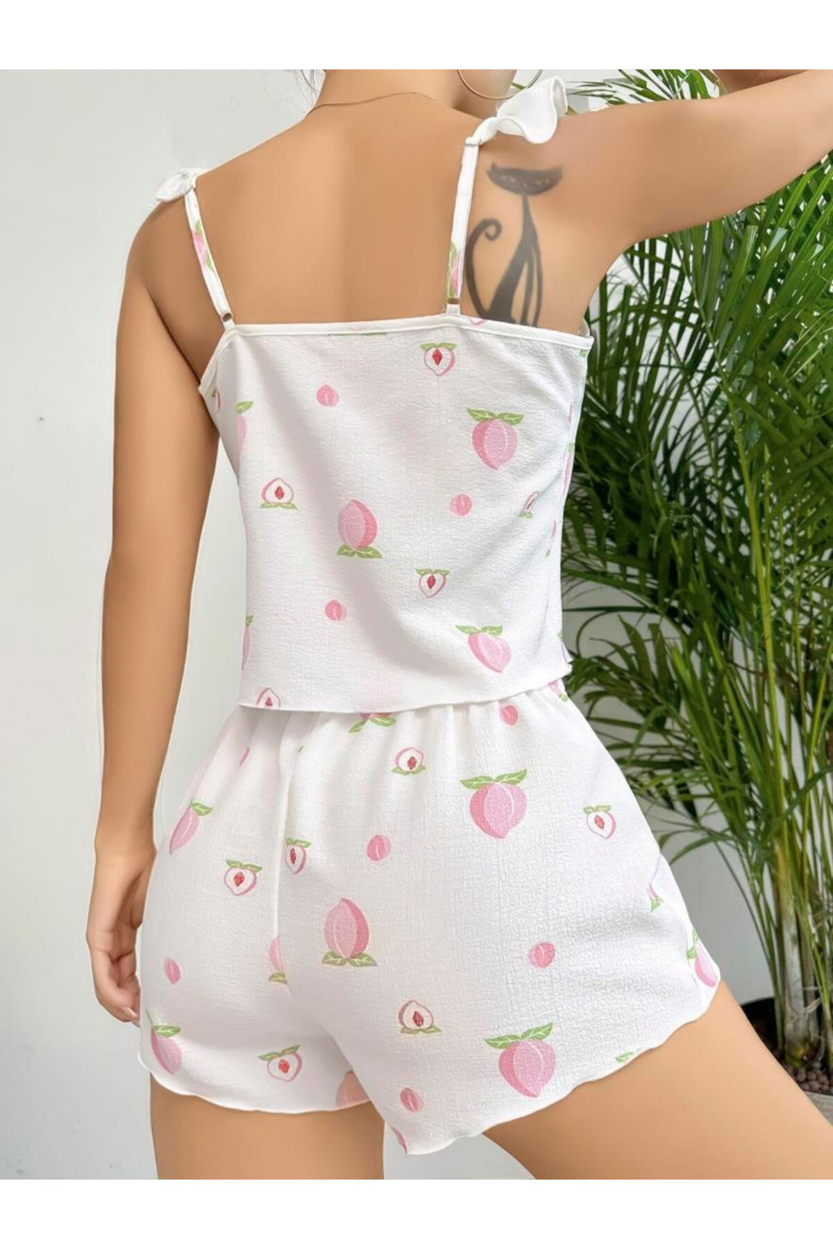 Aria's Closet Pamuklu Beyaz Üstüne Çiçek Desen Fırfır Askılı Şortlu Pijama Takı Aria's Closet Pamuklu Beyaz Üstüne Çiçek Desen Fırfır Askılı Şortlu Pijama Takı