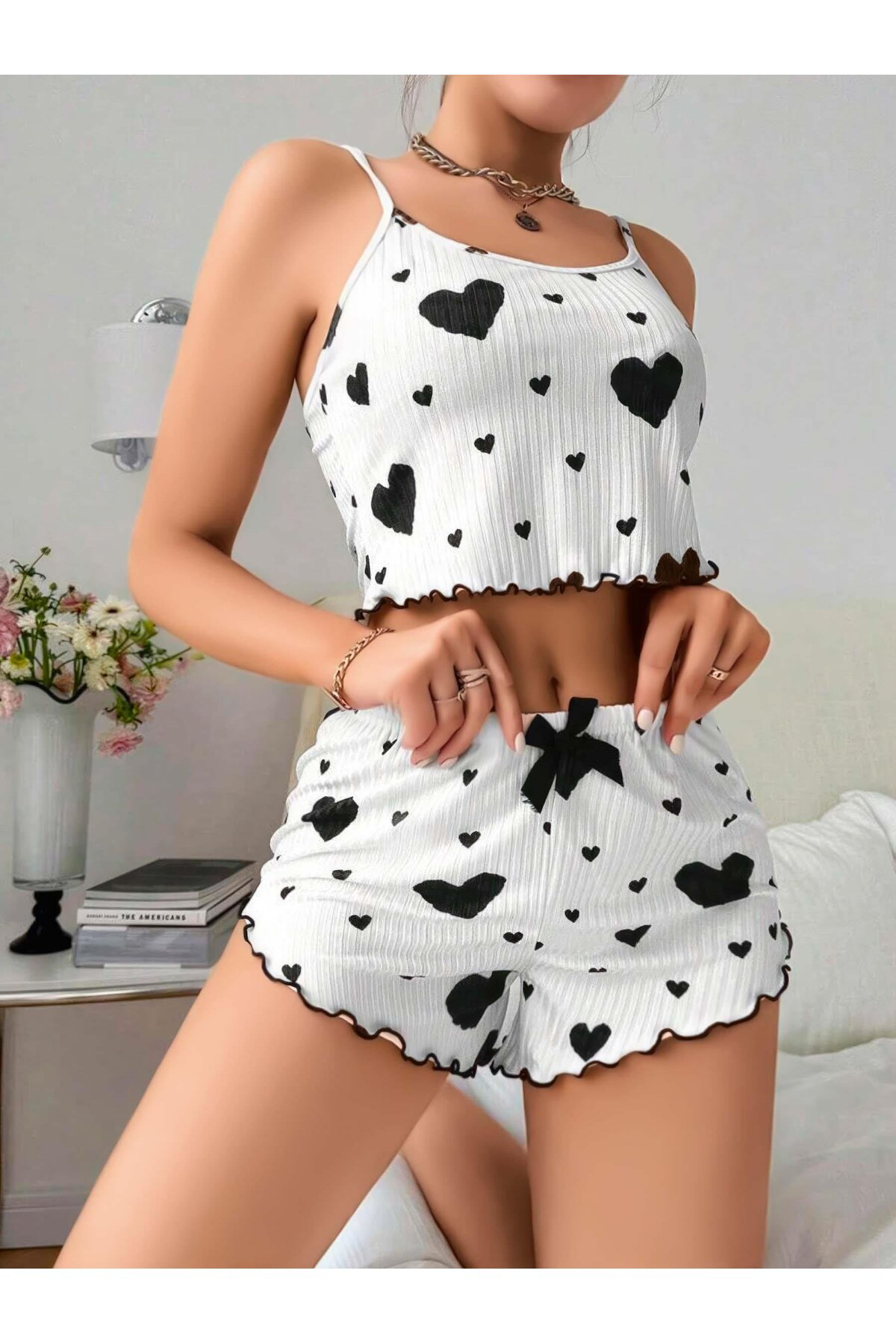 Aria's Closet Pamuklu Beyaz Üstüne Siyah Kalp Desen Fitilli Askılı Şortlu Pijam