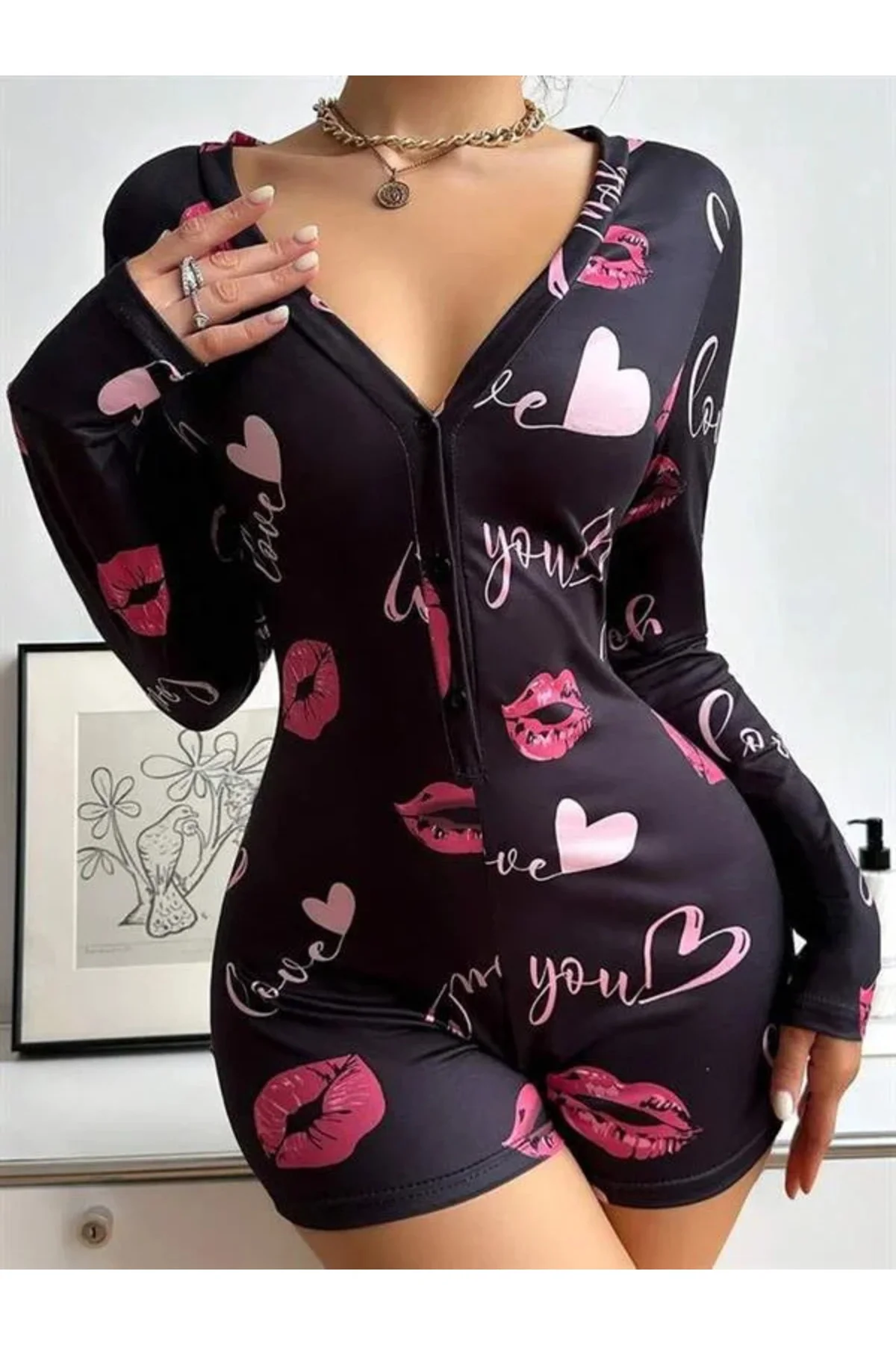 Pamuklu Kırmızı Öpücük ve Kalp Desenli Düğmeli Uzun Kol Tulum Pijama Fiyatı, Yorumları ve Özellikleri