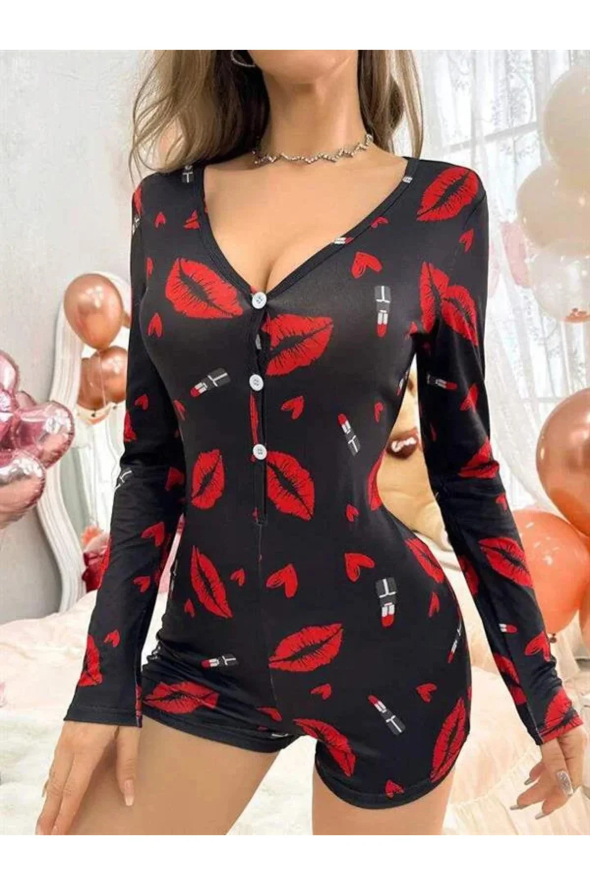 Pamuklu Kırmızı Ruj ve Öpücük Desenli Düğmeli Uzun Kol Tulum Pijama Fiyatı, Yorumları ve Özellikleri