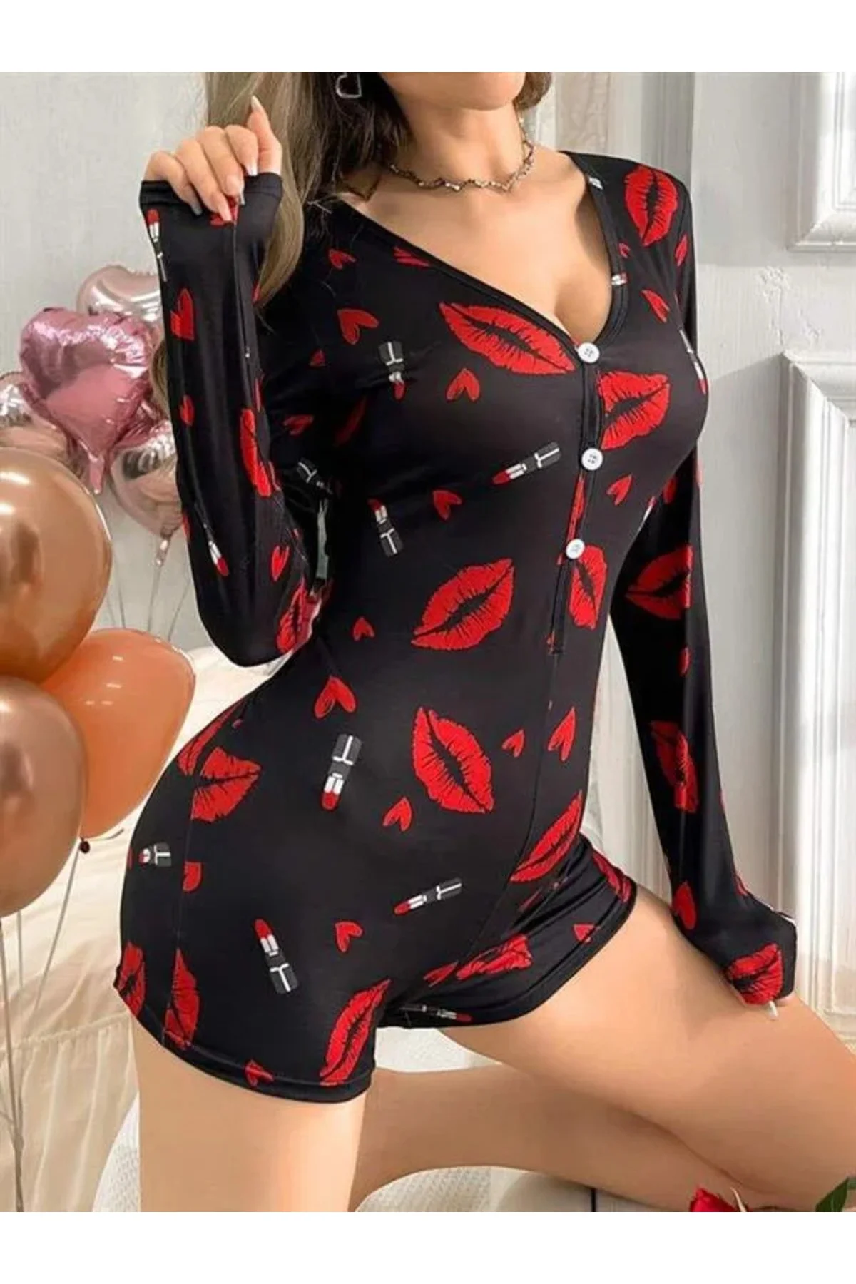 Pamuklu Kırmızı Ruj ve Öpücük Desenli Düğmeli Uzun Kol Tulum Pijama Fiyatı, Yorumları ve Özellikleri
