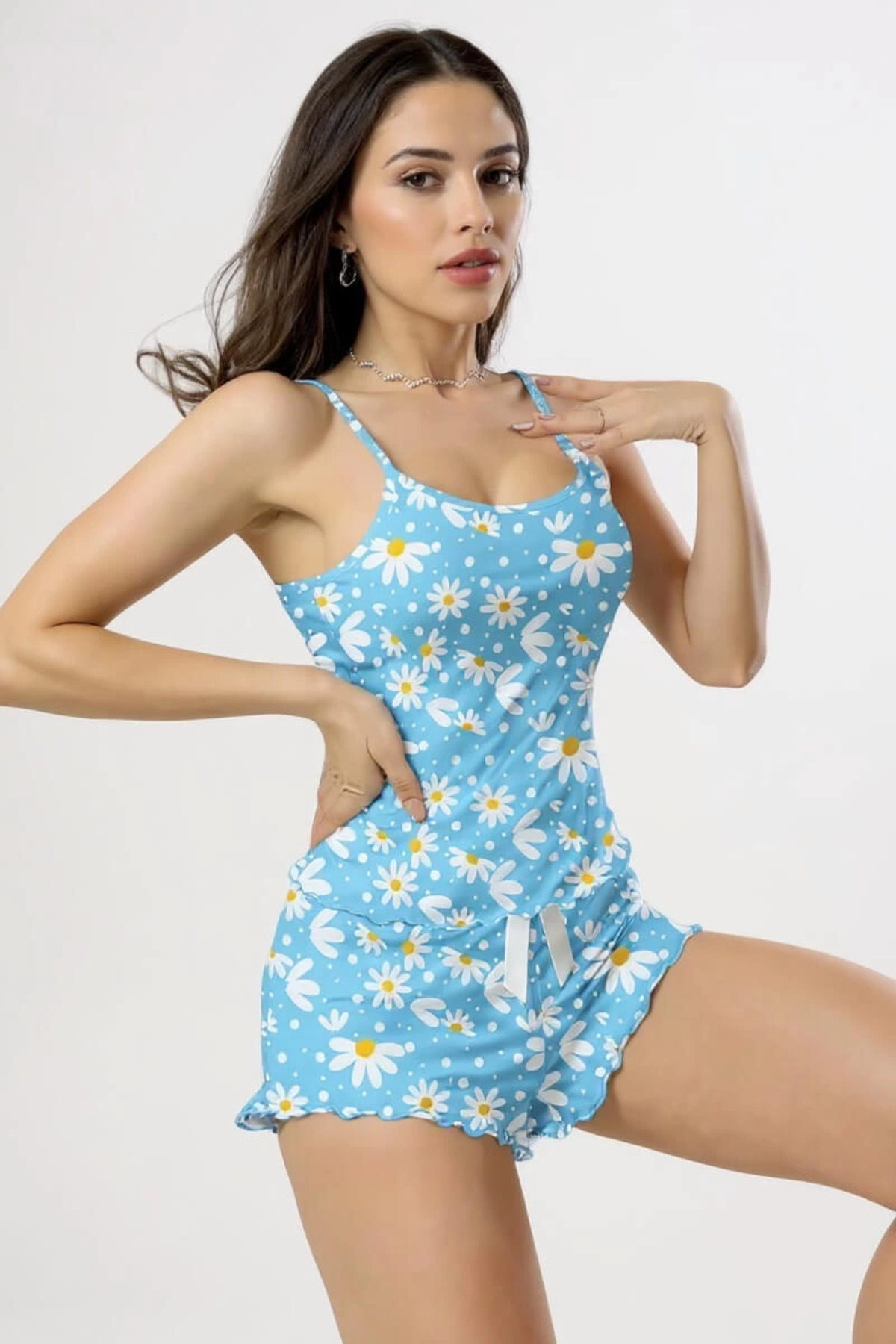 Papatya Baskılı Mavi Askılı Şortlu Pijama Takımı