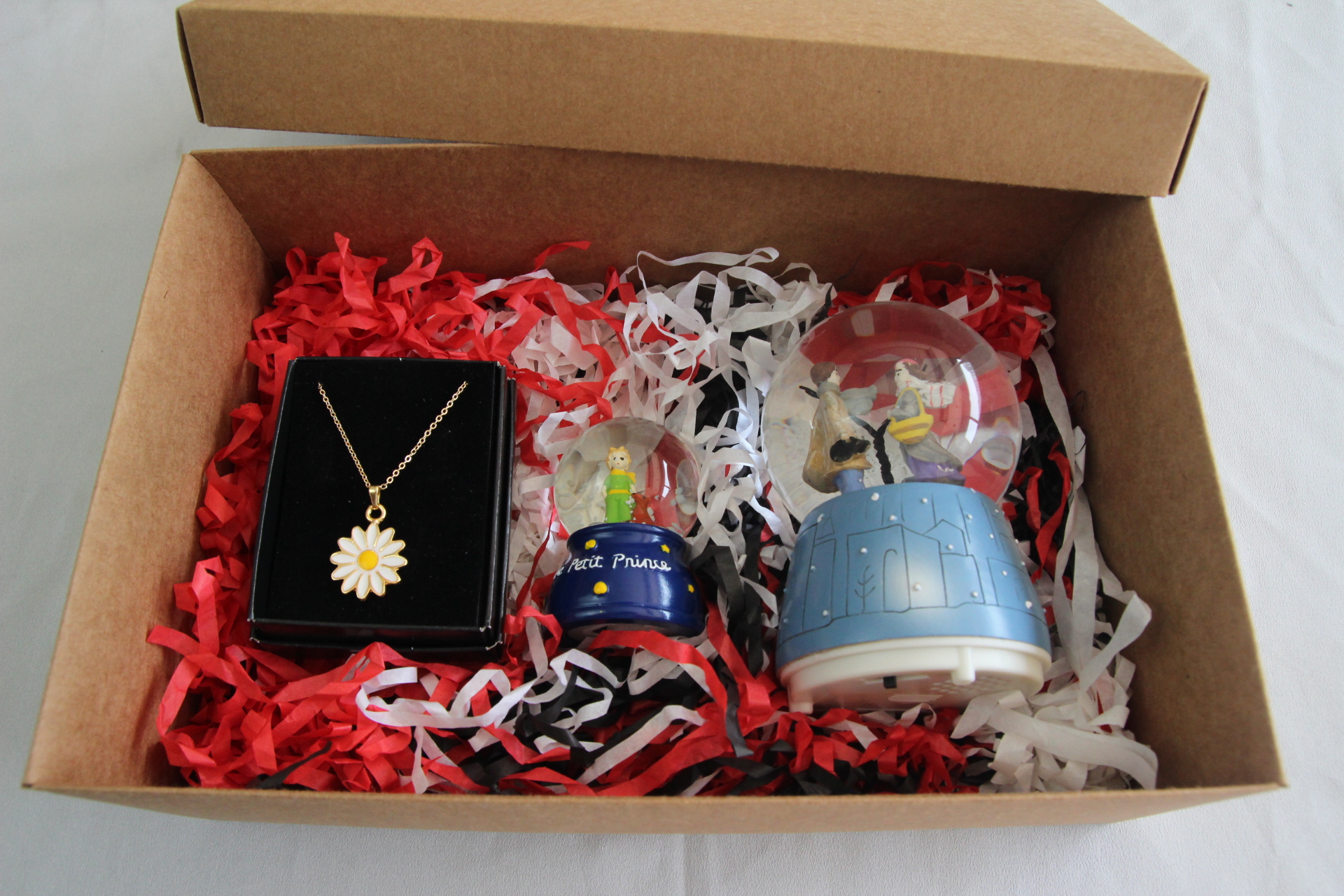 Papatya Kolye Küçük Prens Küre Ve Aşıklar Temalı Kar Küresi Hediye Kutusu
