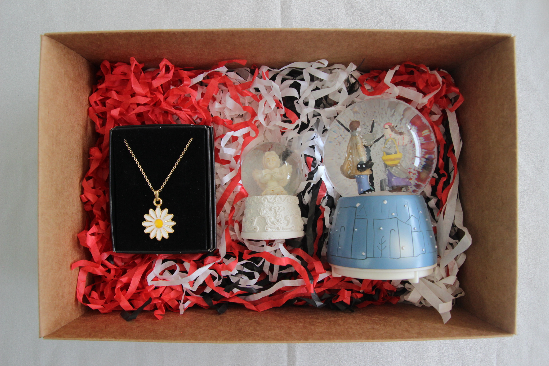 Home Papatya Kolye Melek Kar Küre Ve Aşıklar Temalı Kar Küresi Hediye Kutusu