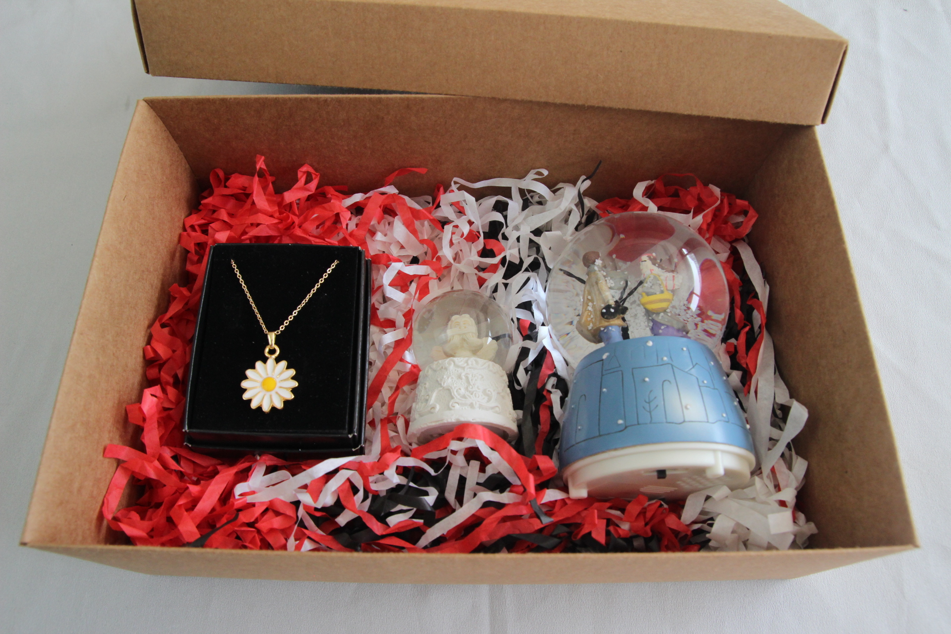 Home Papatya Kolye Melek Kar Küre Ve Aşıklar Temalı Kar Küresi Hediye Kutusu