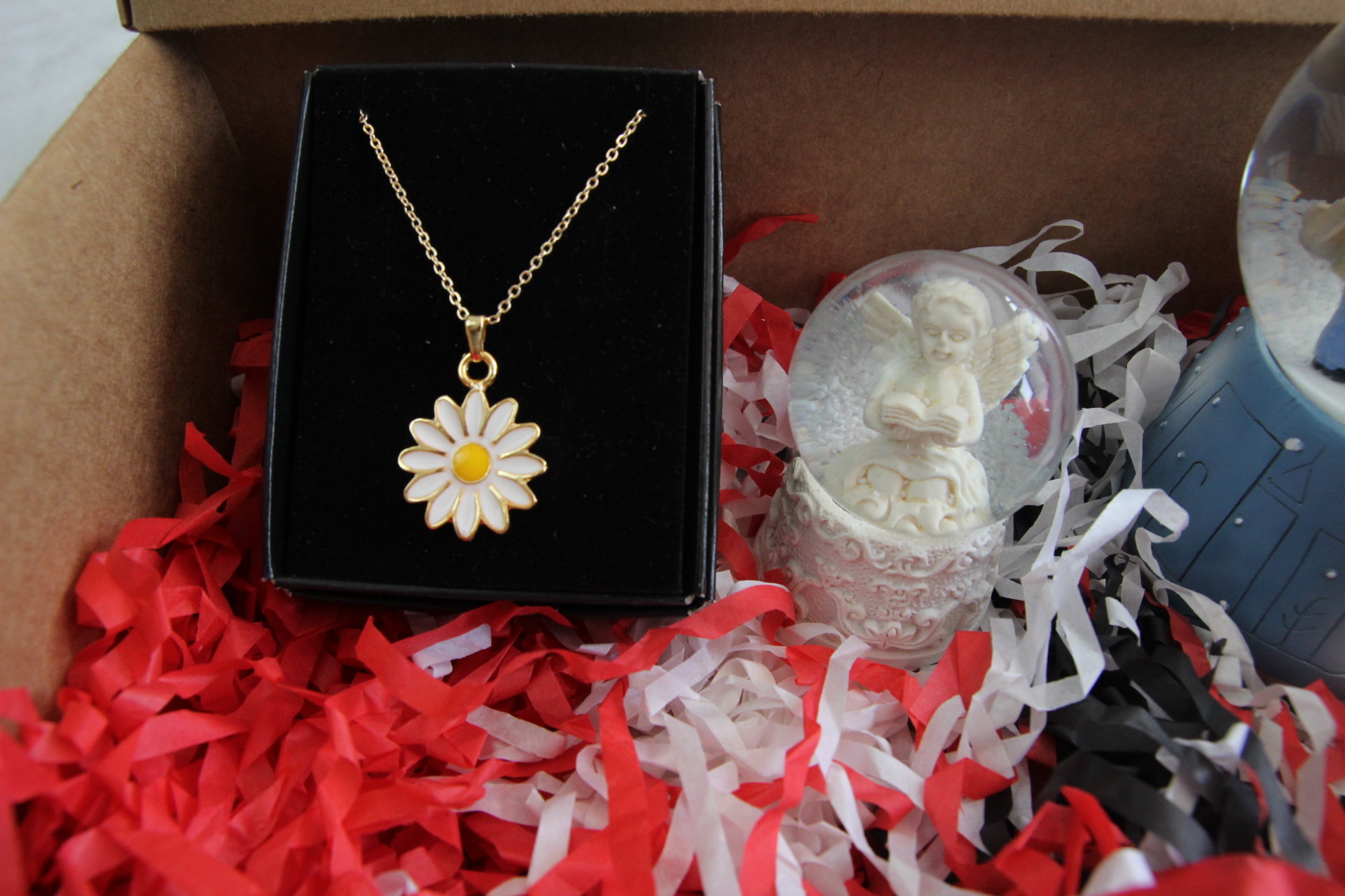 Home Papatya Kolye Melek Kar Küre Ve Aşıklar Temalı Kar Küresi Hediye Kutusu