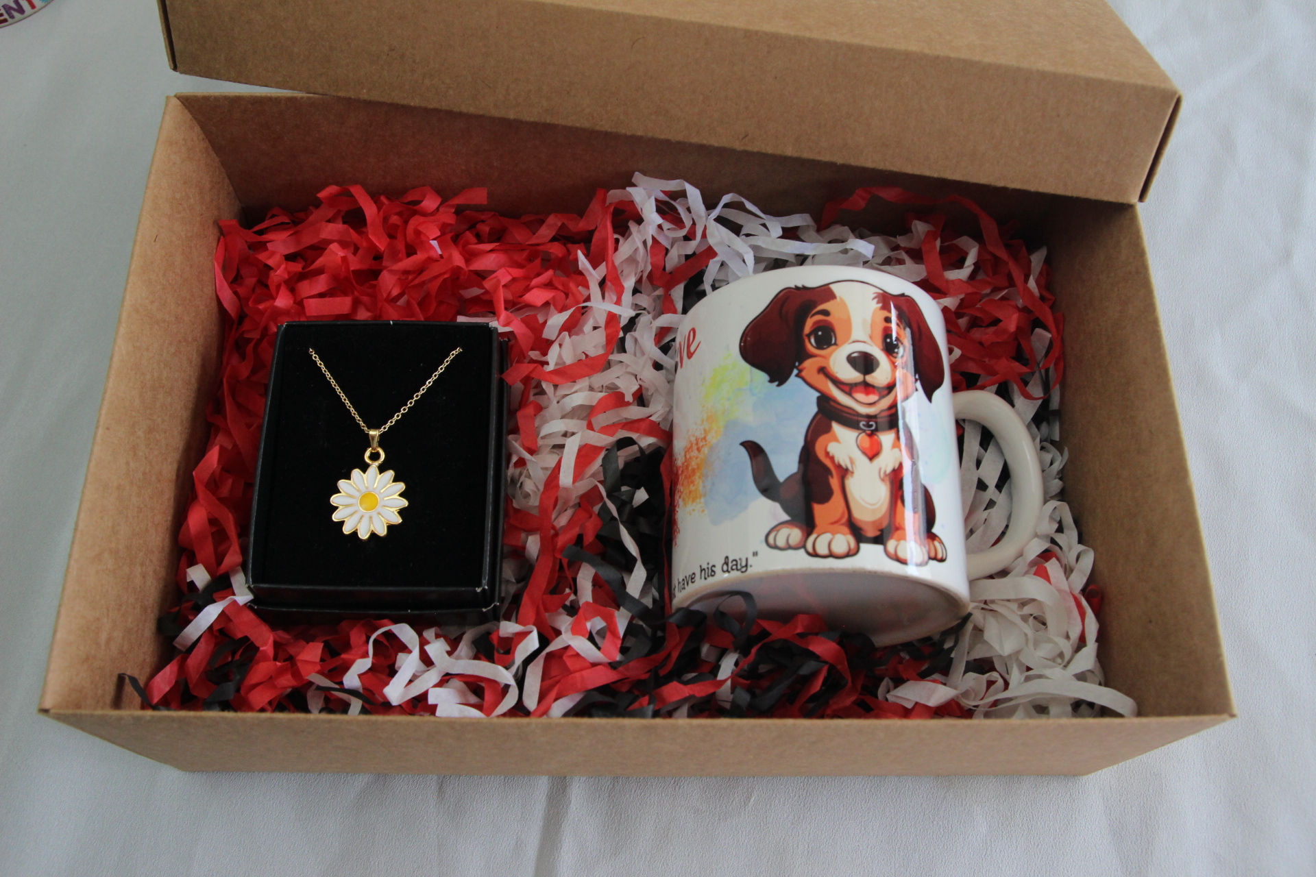 Papatya Kolye Ve Köpek Temalı Kupa Bardak Hediye Kutusu