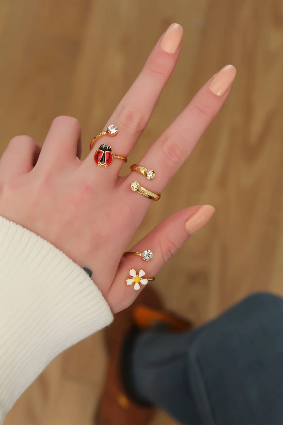 Papatya Tasarımlı Zirkon Taşlı Ayarlanabilir Yüzük - Lisinya