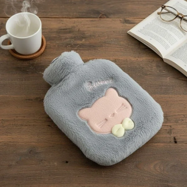 Papyonlu Kedi Figürlü Mavi Peluş Sıcak Su Torbası 1 Litre Papyonlu Kedi Figürlü Mavi Peluş Sıcak Su Torbası 1 Litre