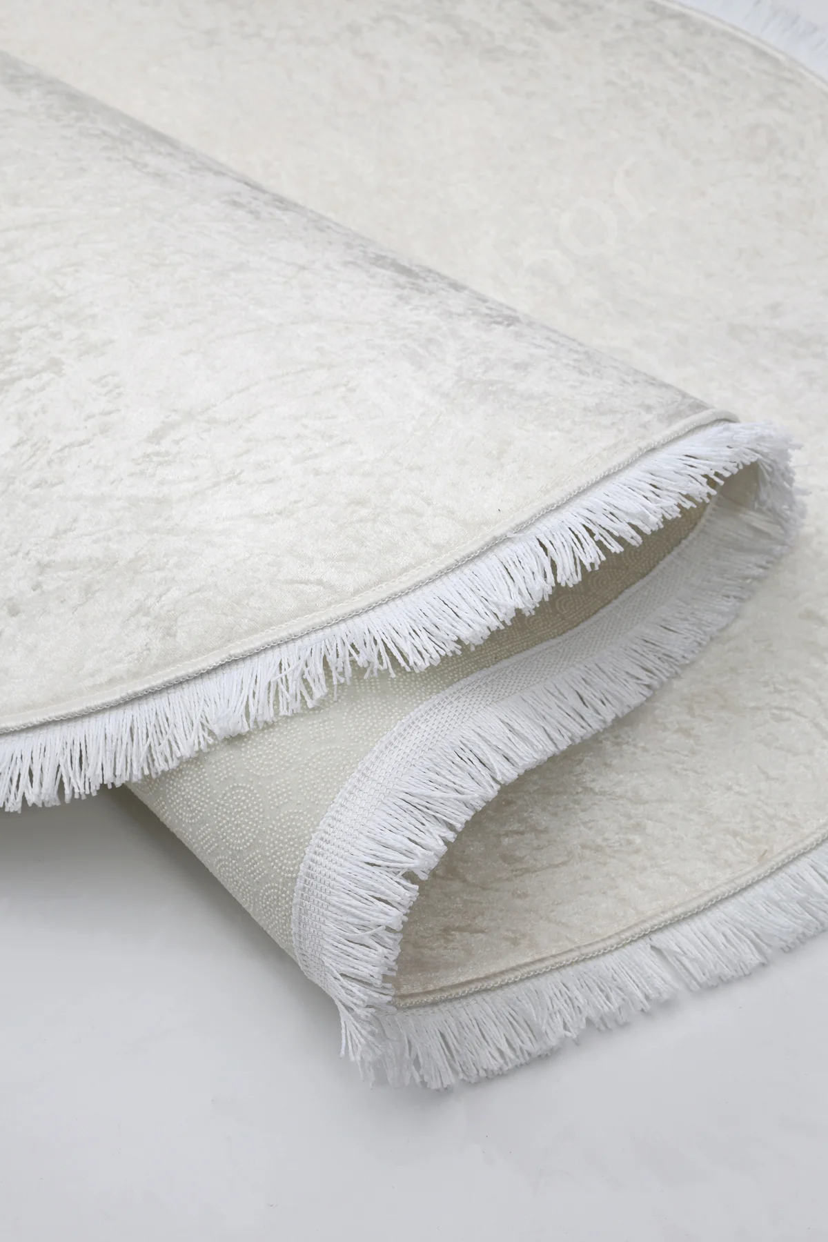 Parıltılı Oval Saçaklı Halı Açık Krem Silinebilir 160x250 (4 metrekare)