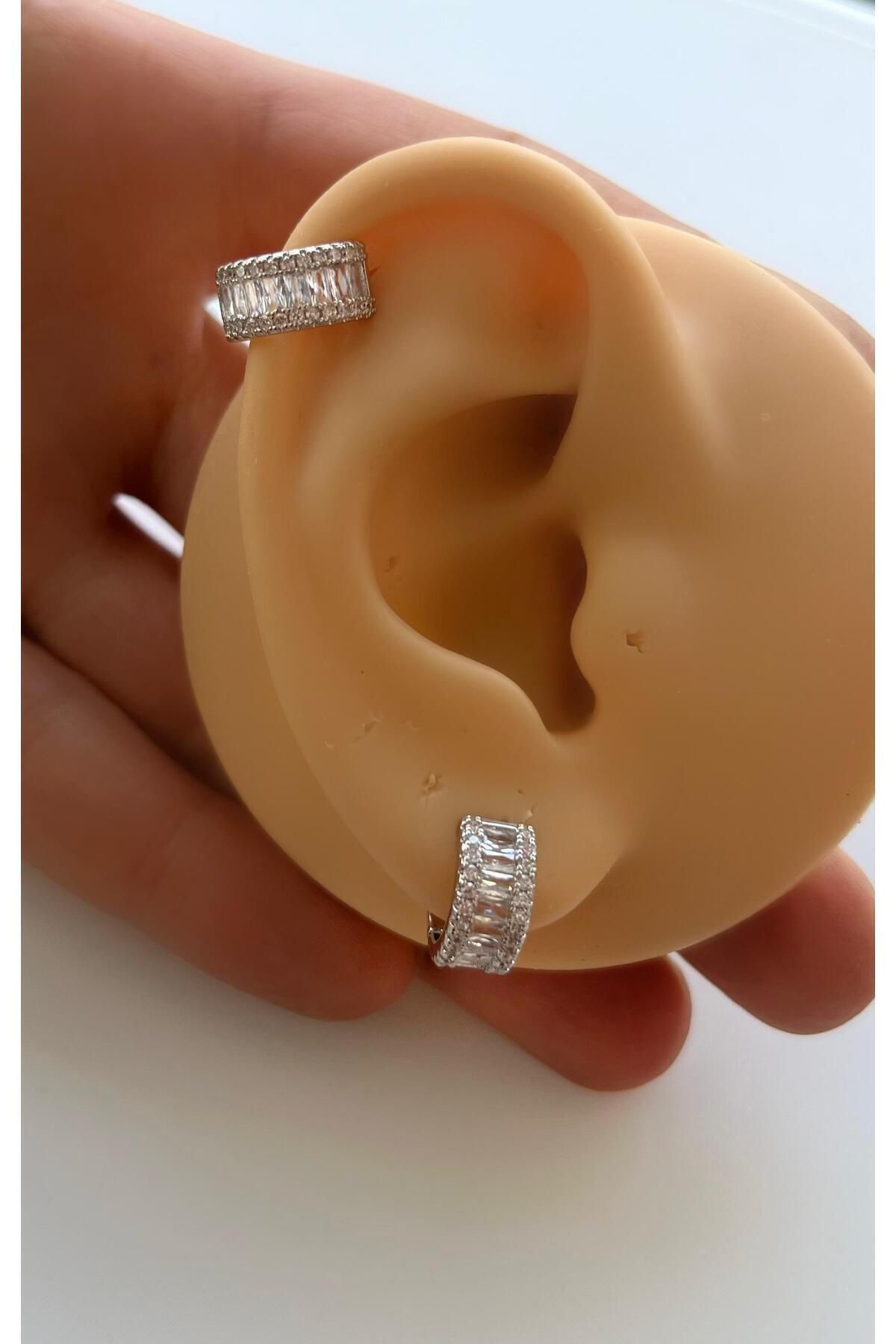 PARLAK BAGET ZİRKON TAŞLI KALIN KIKIRDAK HELİX TRAGUS KULAK MEMESİ UYUMLU PİERCİNG KÜPE