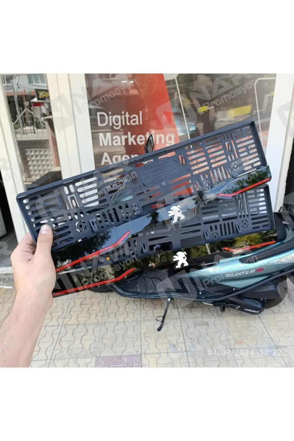 pejo uyumlu Logolu Tüm Araçlarla Uyumlu Pleksi Plakalık 2 Adet 1 