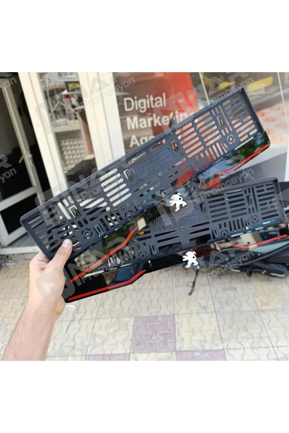 pejo uyumlu Logolu Tüm Araçlarla Uyumlu Pleksi Plakalık 2 Adet 1 