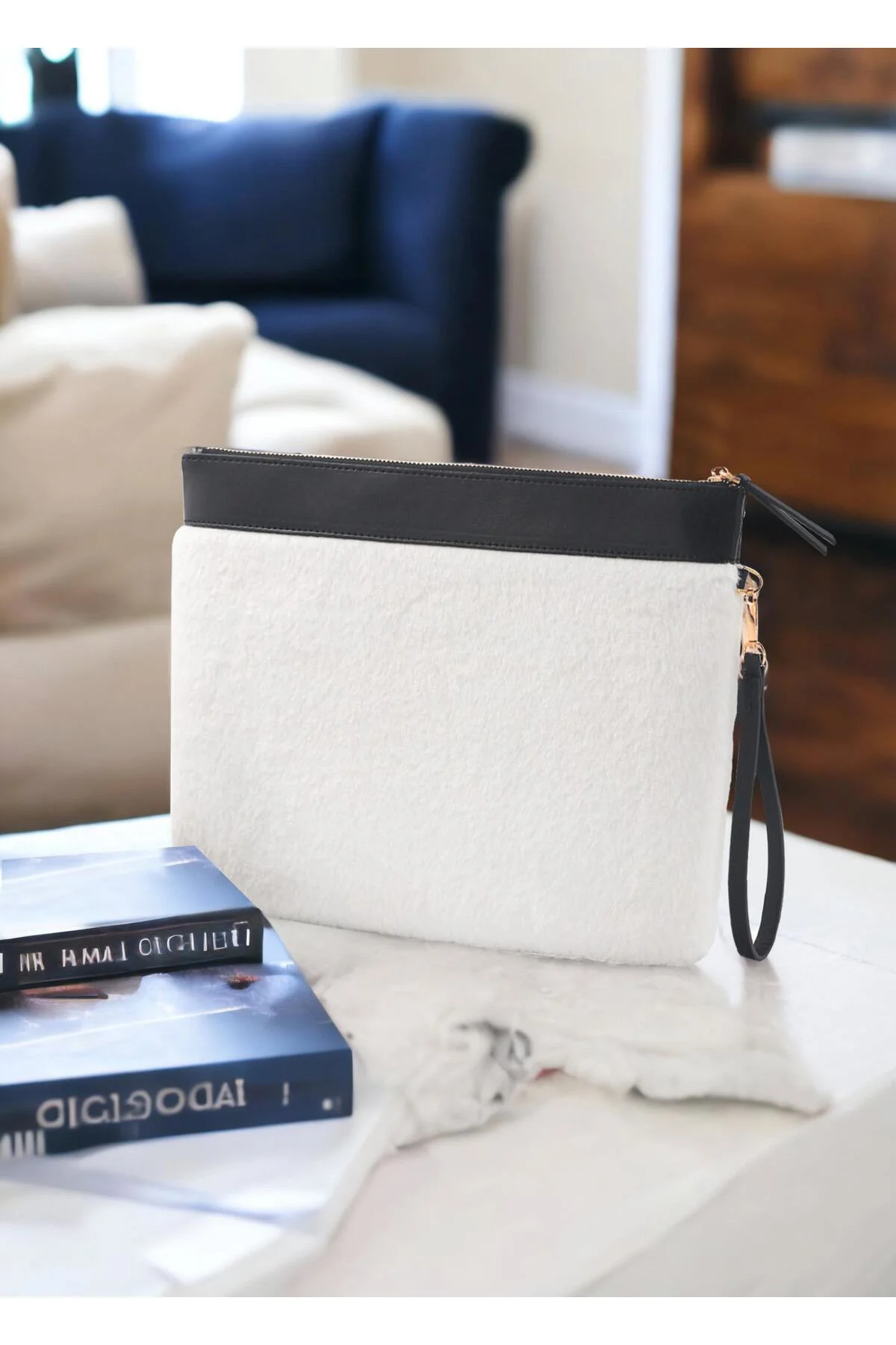 Peluş Clutch Çanta Beyaz 26x33 Cm