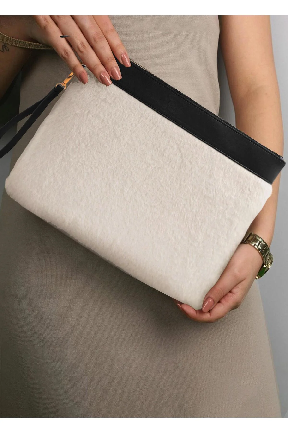 Peluş Clutch Çanta Beyaz 26x33 Cm