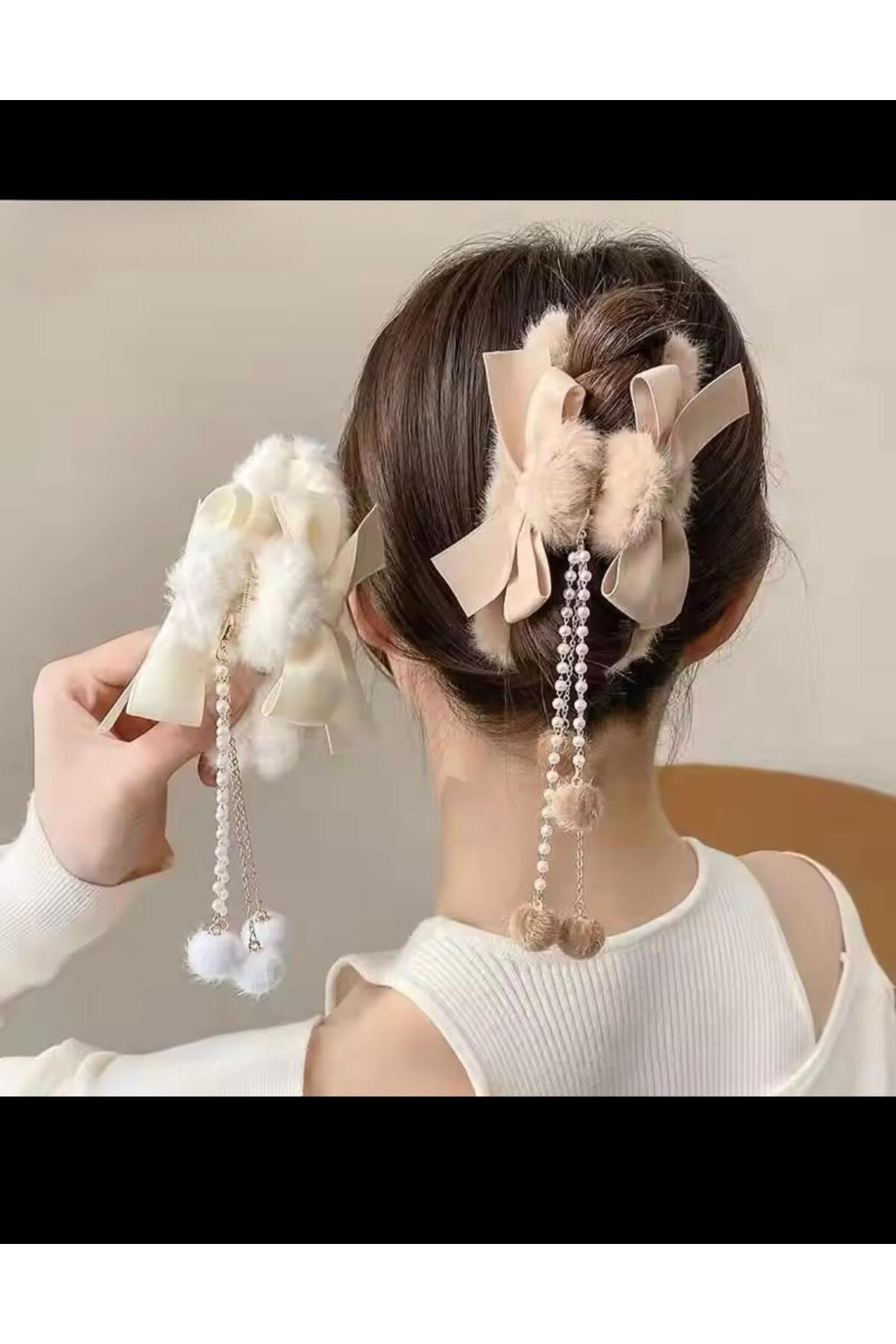 Arescollection Peluş Fiyonk Detayli İnci Ve Zincir Püskül Detayli Mandal Toka