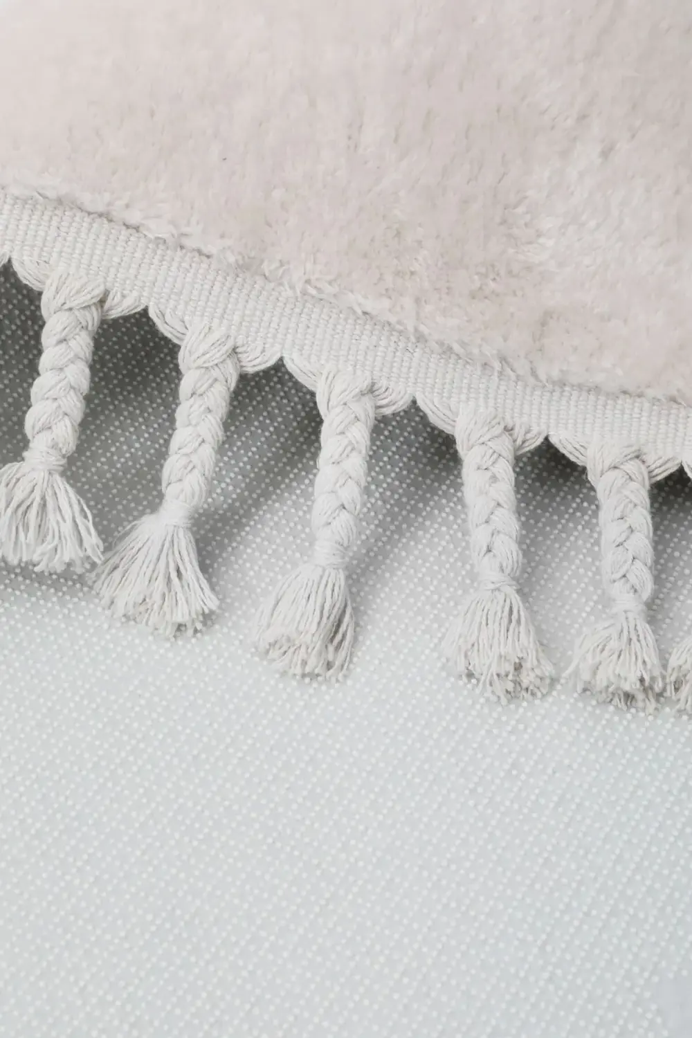 Peluş Halı Açık Vizon Cool Saçaklı Oval Kesme Post Yolluk Kilim S