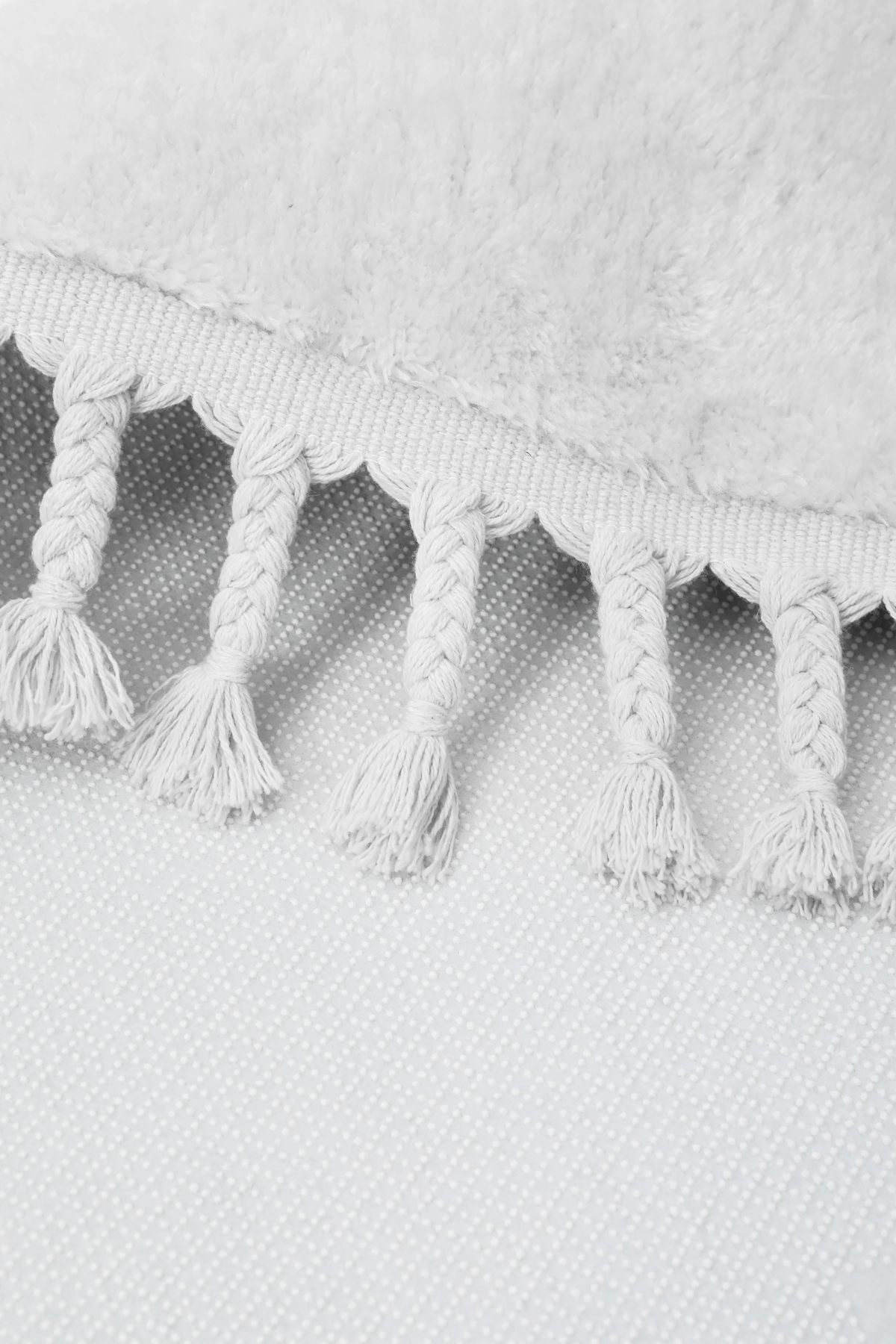 PELUŞ Oval Saçaklı HALI BEYAZ RENK Silinebilir 60x400