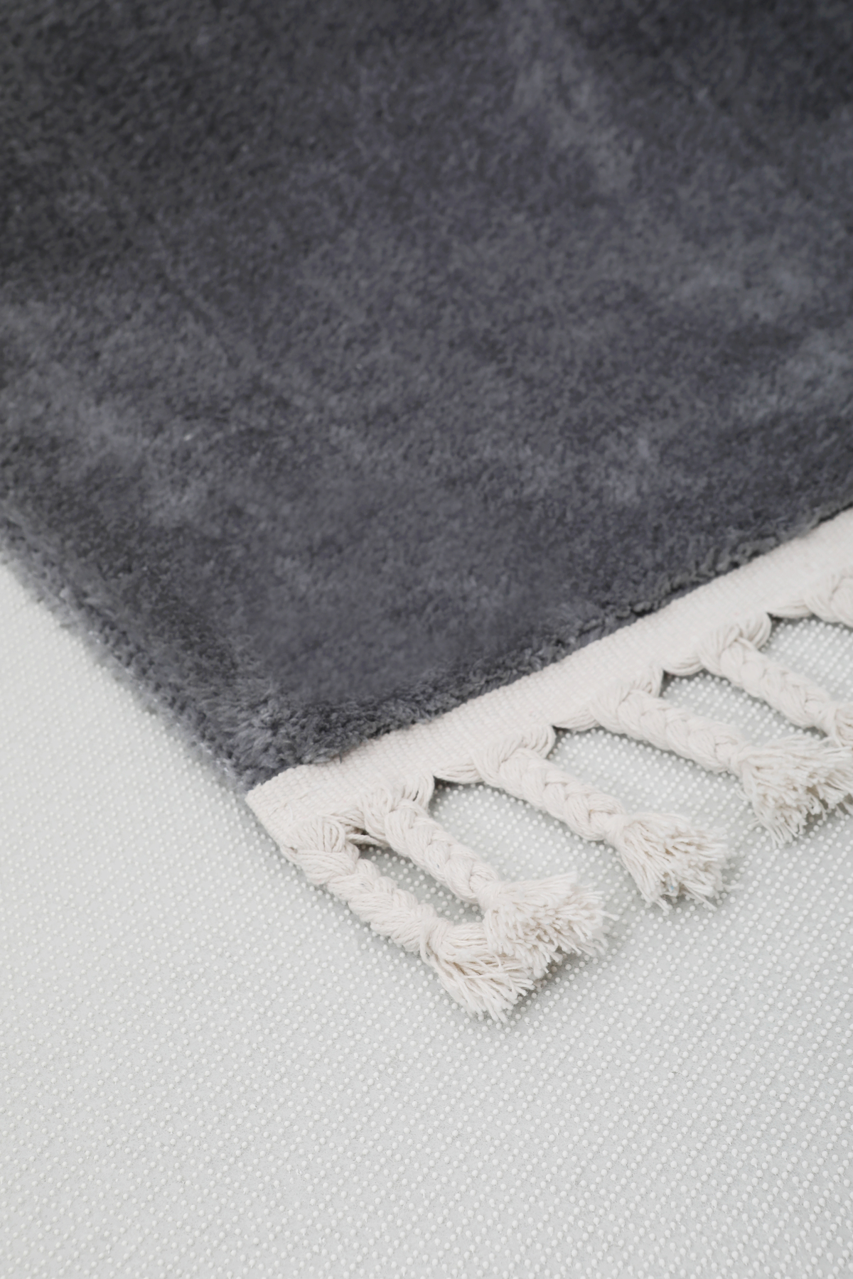 PELUŞ Saçaklı HALI KOYU GRİ RENK Silinebilir 60x350 Fiyatı, Yorumları ve Özellikleri