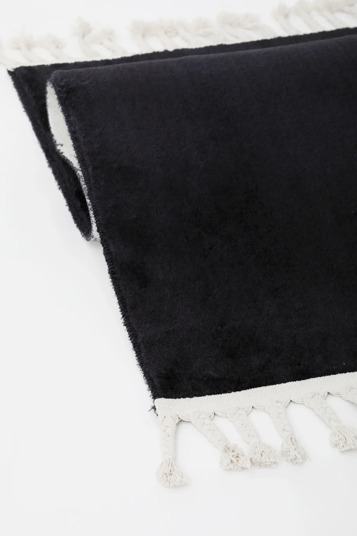 PELUŞ Saçaklı HALI SİYAH RENK Silinebilir 100x500 PELUŞ Saçaklı HALI SİYAH RENK Silinebilir 100x500 - Görsel 3