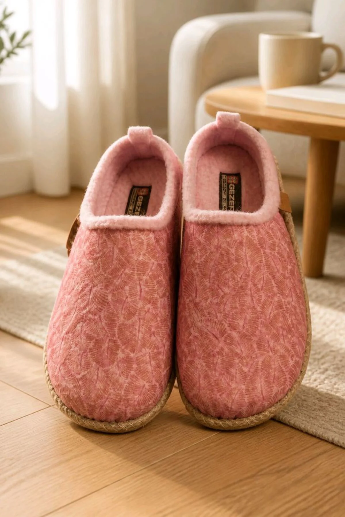 Pembe %100 Alt Taban ve Üstü Keçe 36-37 Numara Ev İçi Terlik