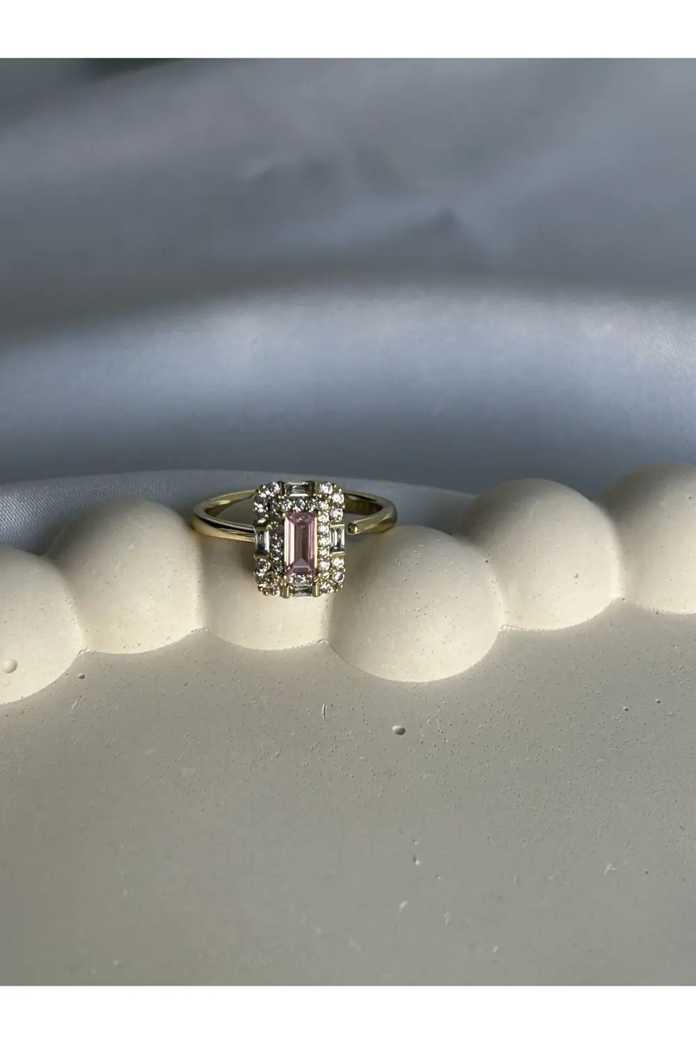 Atelier Emine Pembe Baget Taş Yüzük