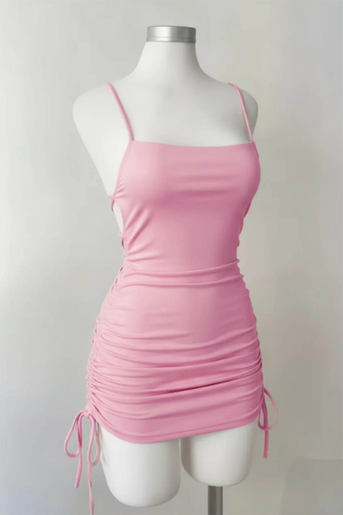 Pembe Büzgülü Sırt İpli & Dekolteli Askılı Gotik Y2K Saten Elbise Pembe Büzgülü Sırt İpli & Dekolteli Askılı Gotik Y2K Saten Elbise