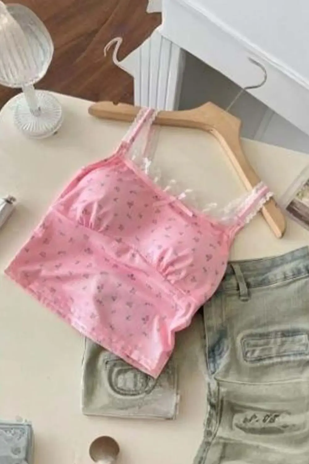 Pembe Çiçek Desenli Gloplu Dantel Detaylı Y2K Askılı Crop