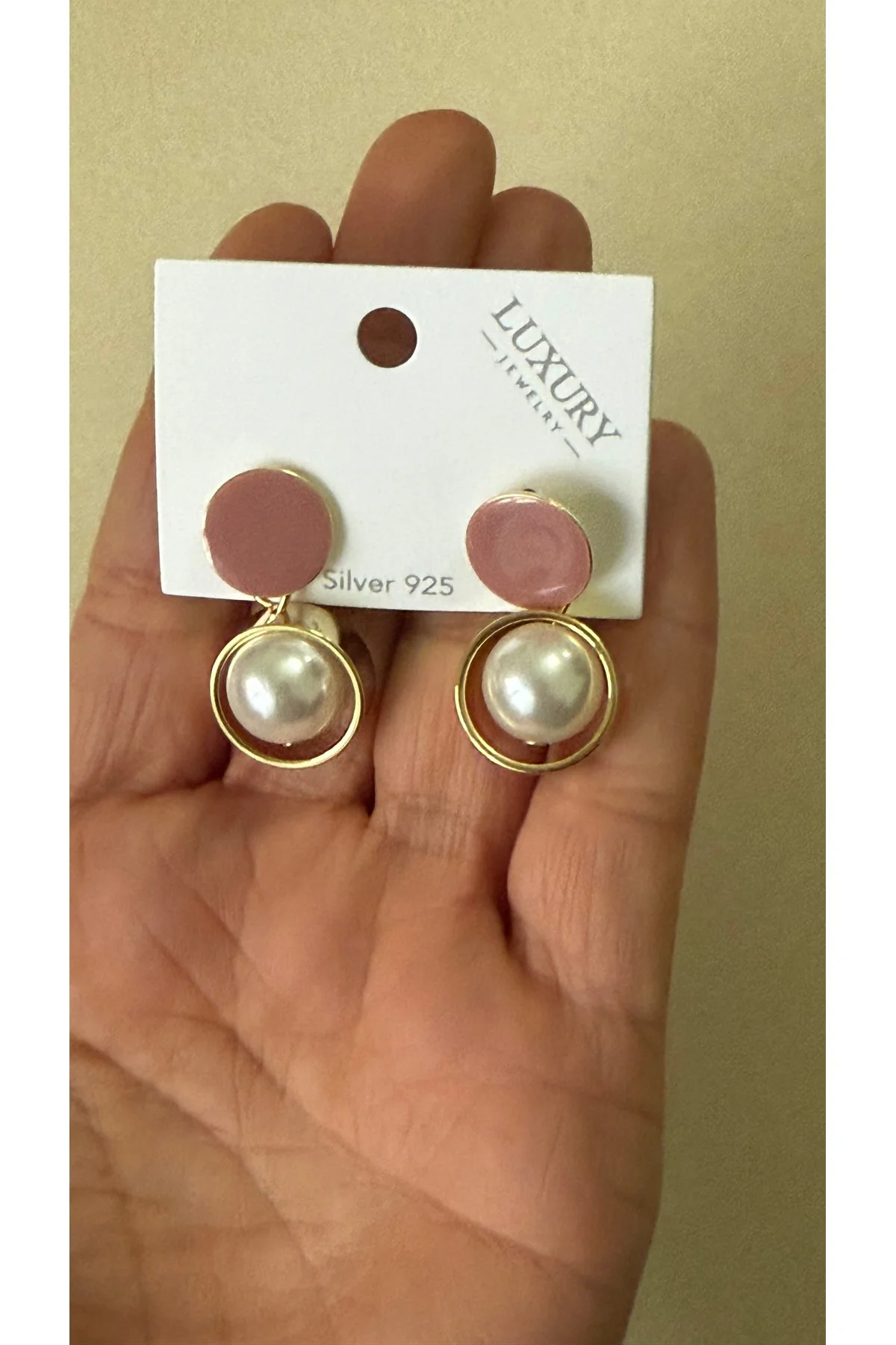 Pembe Detaylı İnci Sallantılı Küpe – Gümüş Uçlu
