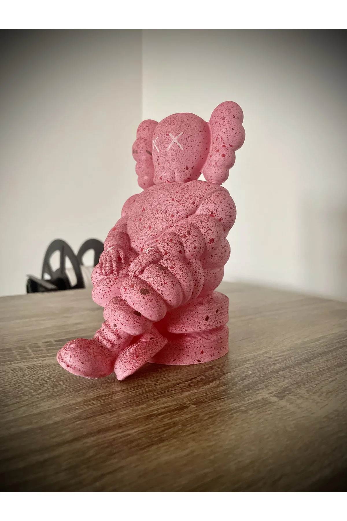Pembe Kaws Marshmallow Boyalı Figür Büyük Boy 20CM