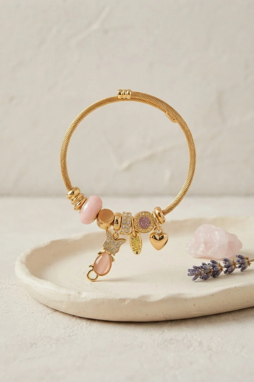 Pembe Kedi Model Gold Renk Charmlı Bileklik - Lisinya Diğer