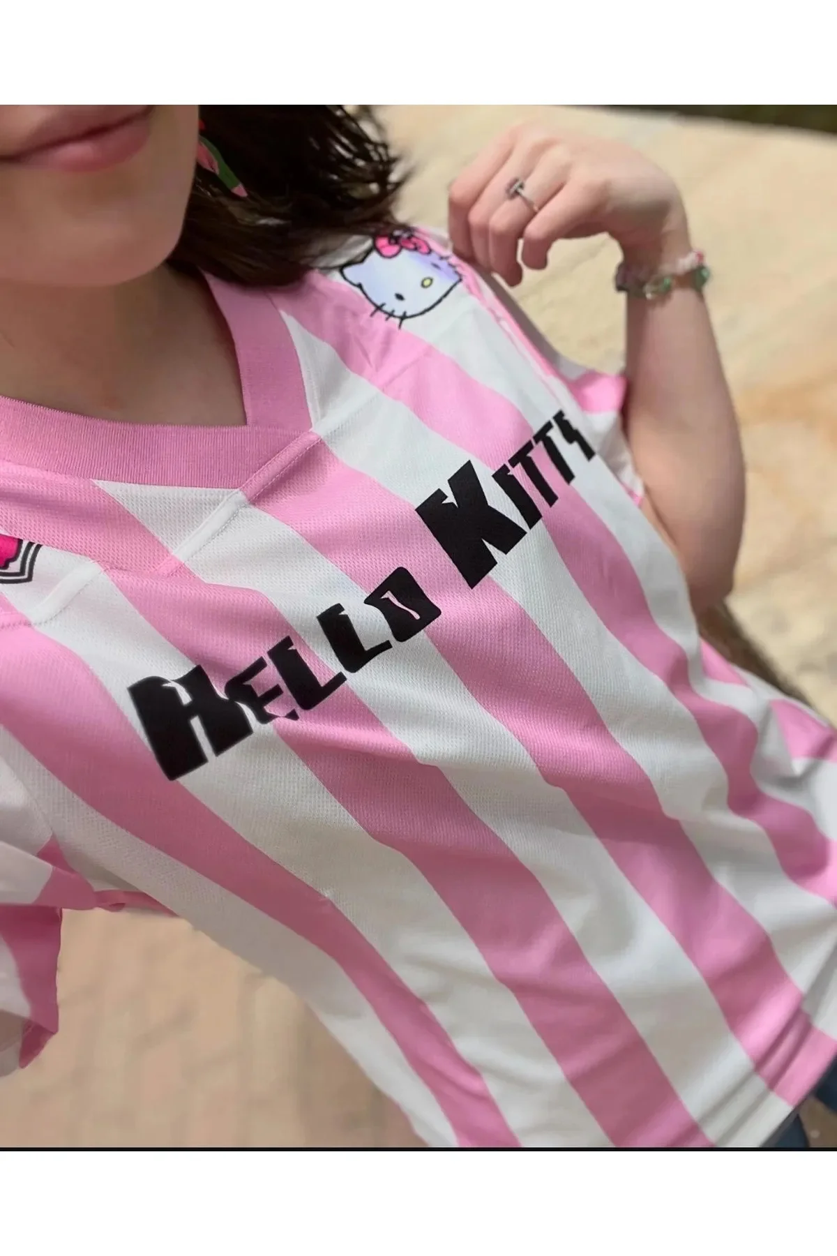 Pembe Kitty Dragon Jersey V Yaka Forma