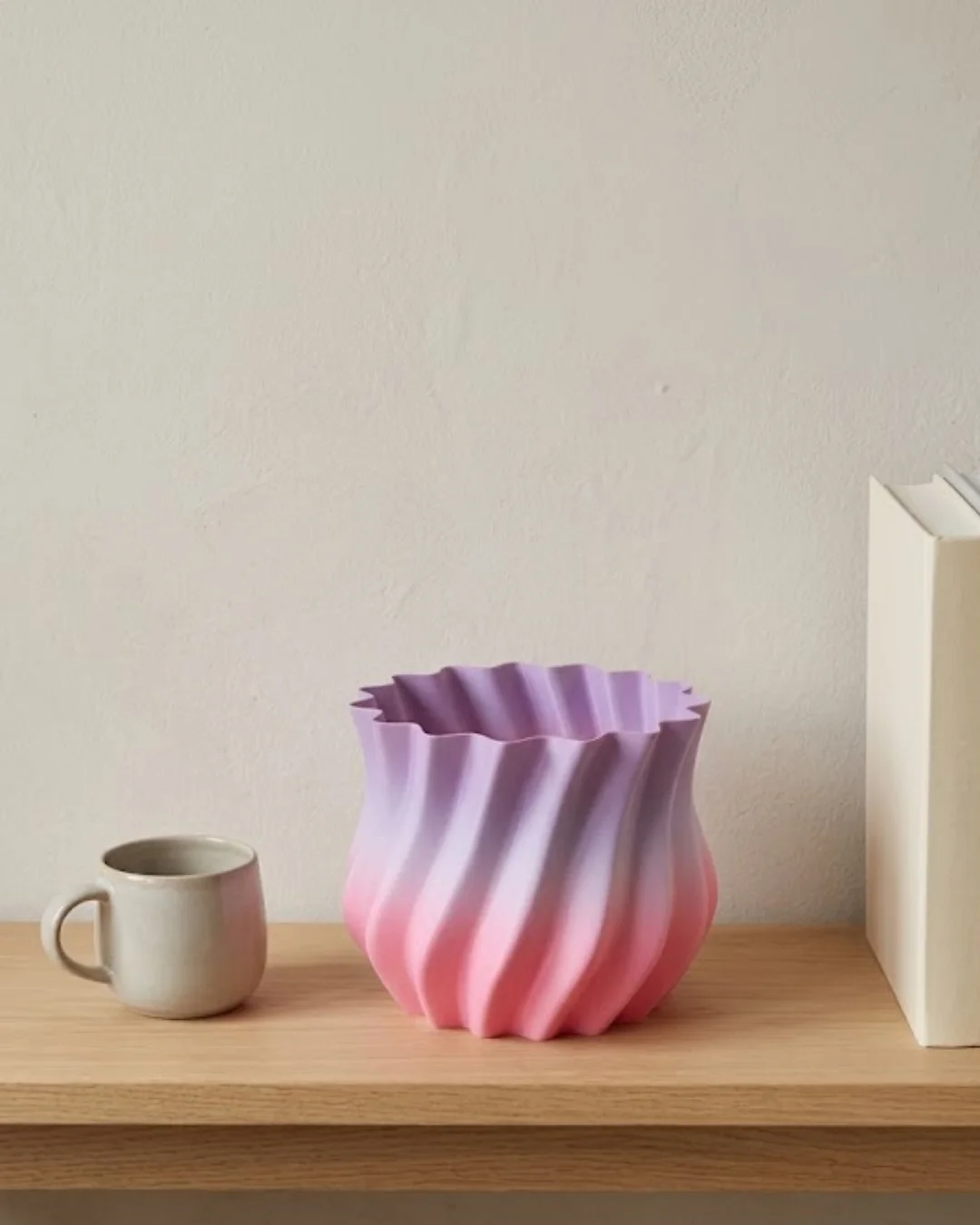 Pembe Lila Degrade Kıvrımlı 3D Vazo Estetik Ev Ofis Dekoru