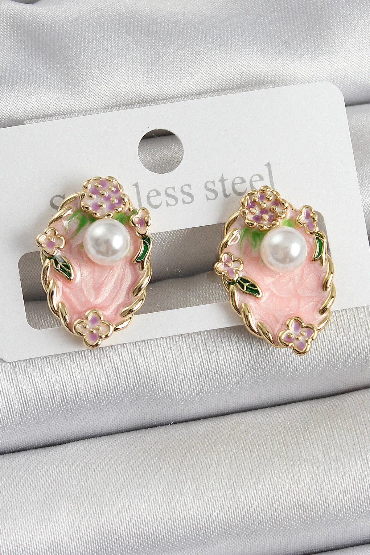 Pembe Mineli İnci Detaylı Sanatsal Portre Model Gold Kadın Küpe 5886