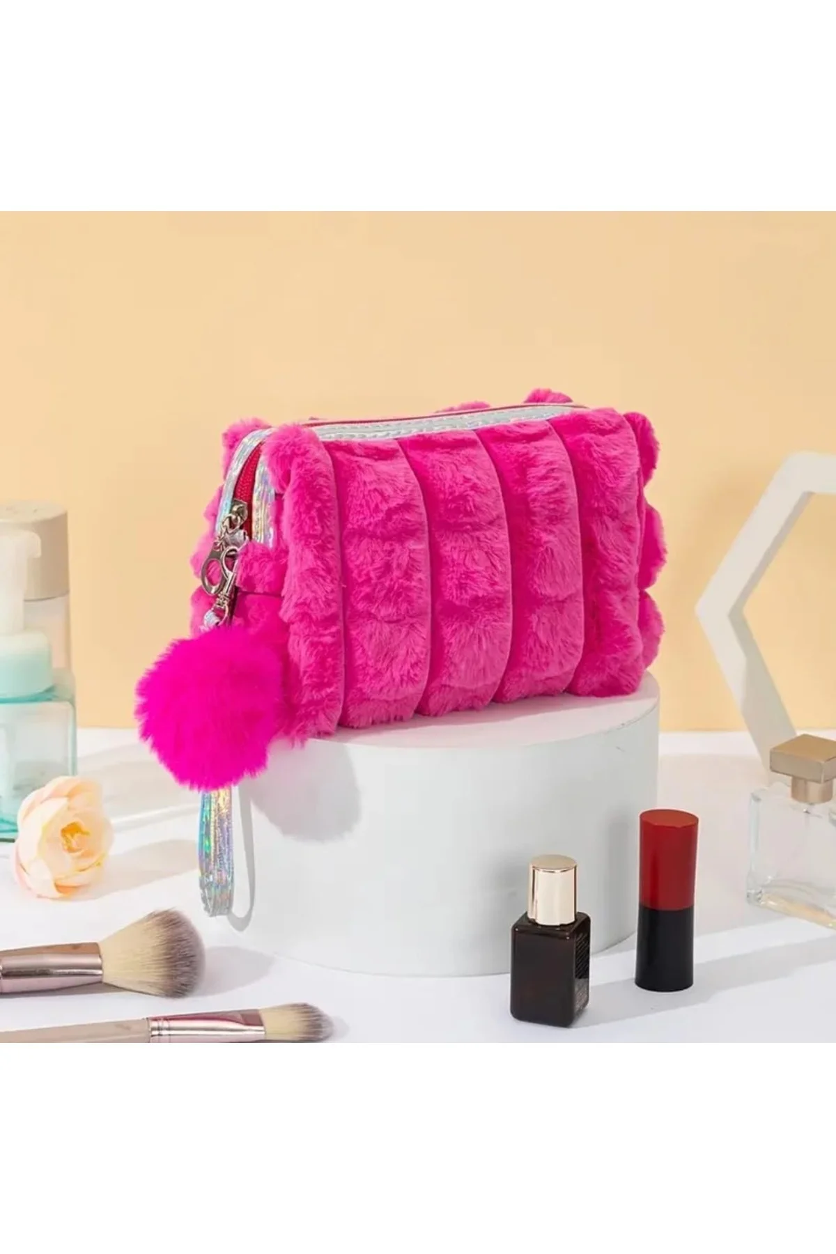 Pembe Peluş Makyaj Çantası, Holografik Detaylı, Ponponlu, Fermuar