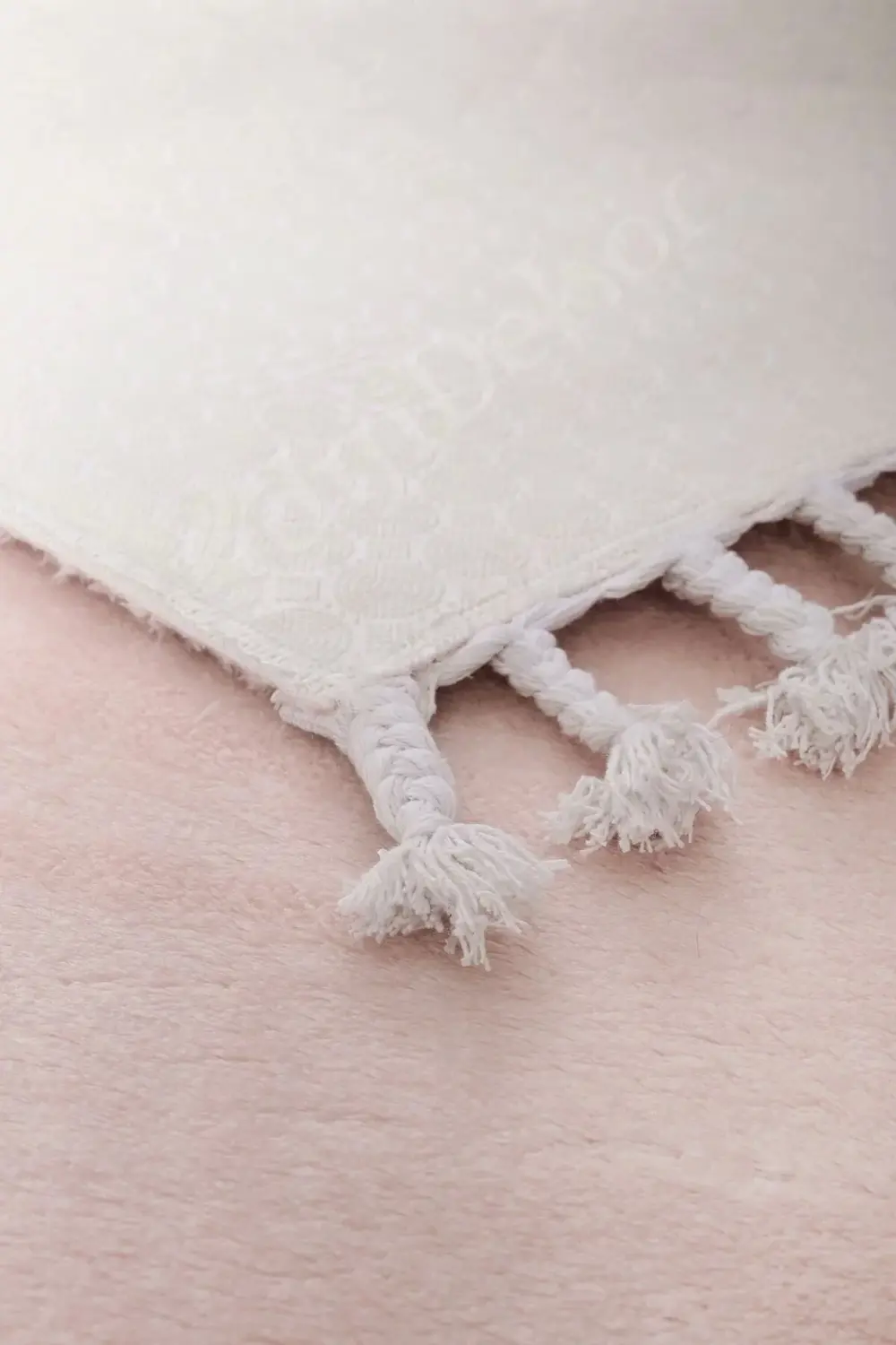 Pembe Post Dokuma Halı Saçaklı Peluş Yumuşacık Antibakteriyel Çoc