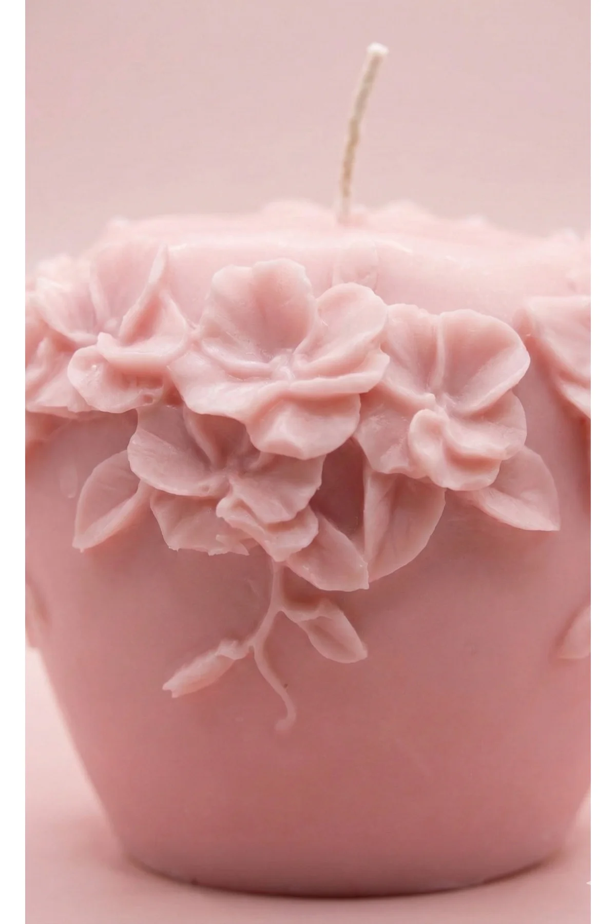 Pembe Renk Dekoratif Kabartmalı Çiçekli Soya Mum