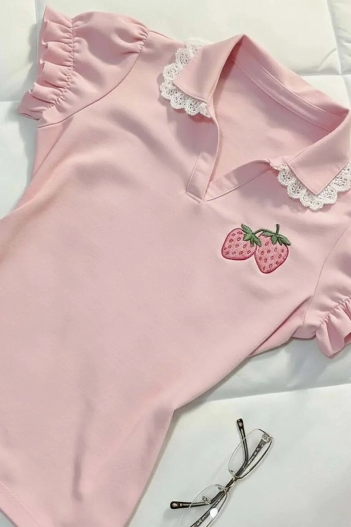 Pembe Strawberry Dantel Yakalı Y2K Kısa Kollu Crop Pembe Strawberry Dantel Yakalı Y2K Kısa Kollu Crop