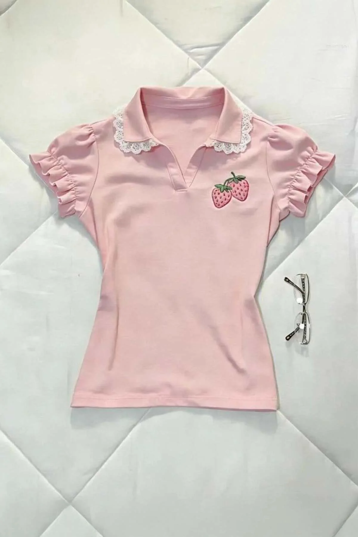 Pembe Strawberry Dantel Yakalı Y2K Kısa Kollu Crop Pembe Strawberry Dantel Yakalı Y2K Kısa Kollu Crop