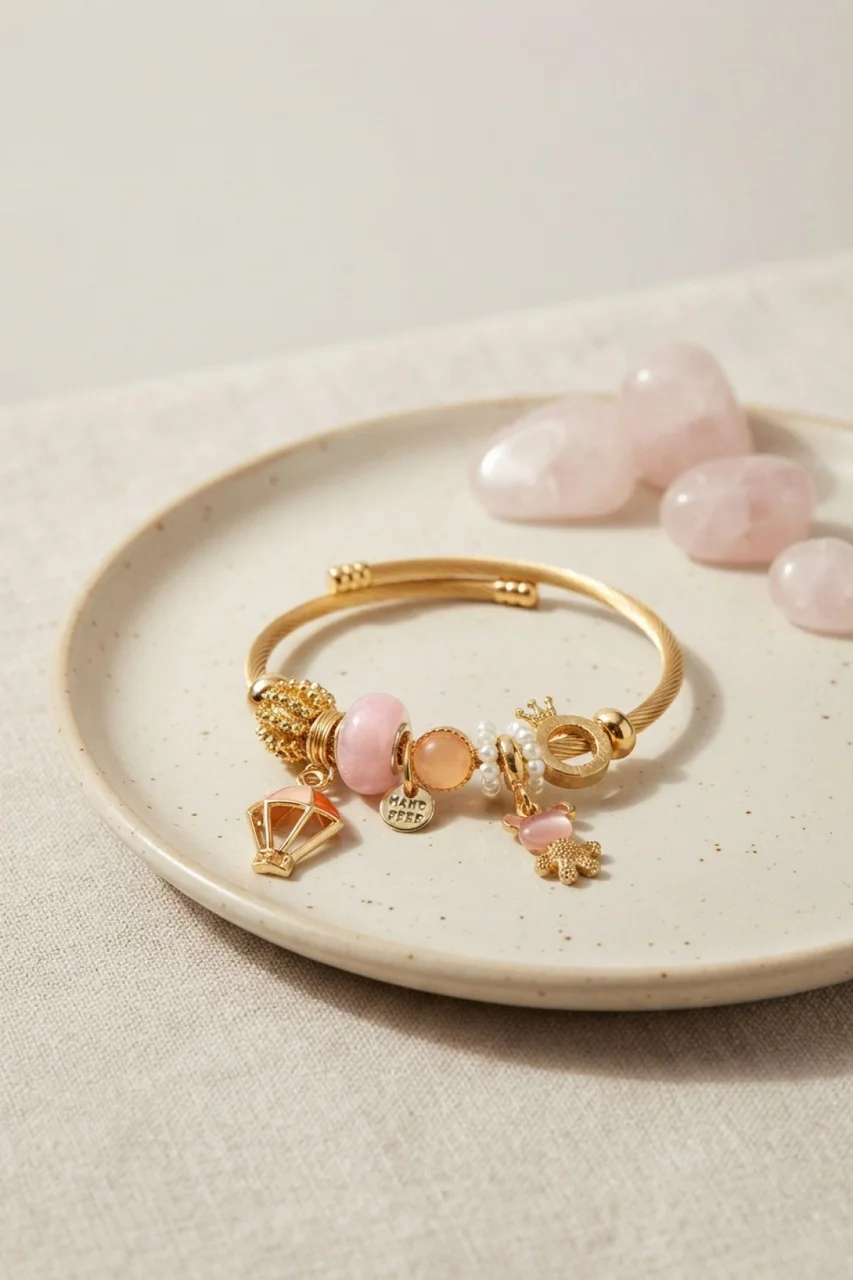 Pembe Uçan Model Charmlı Gold Renk Bileklik - Lisinya Diğer