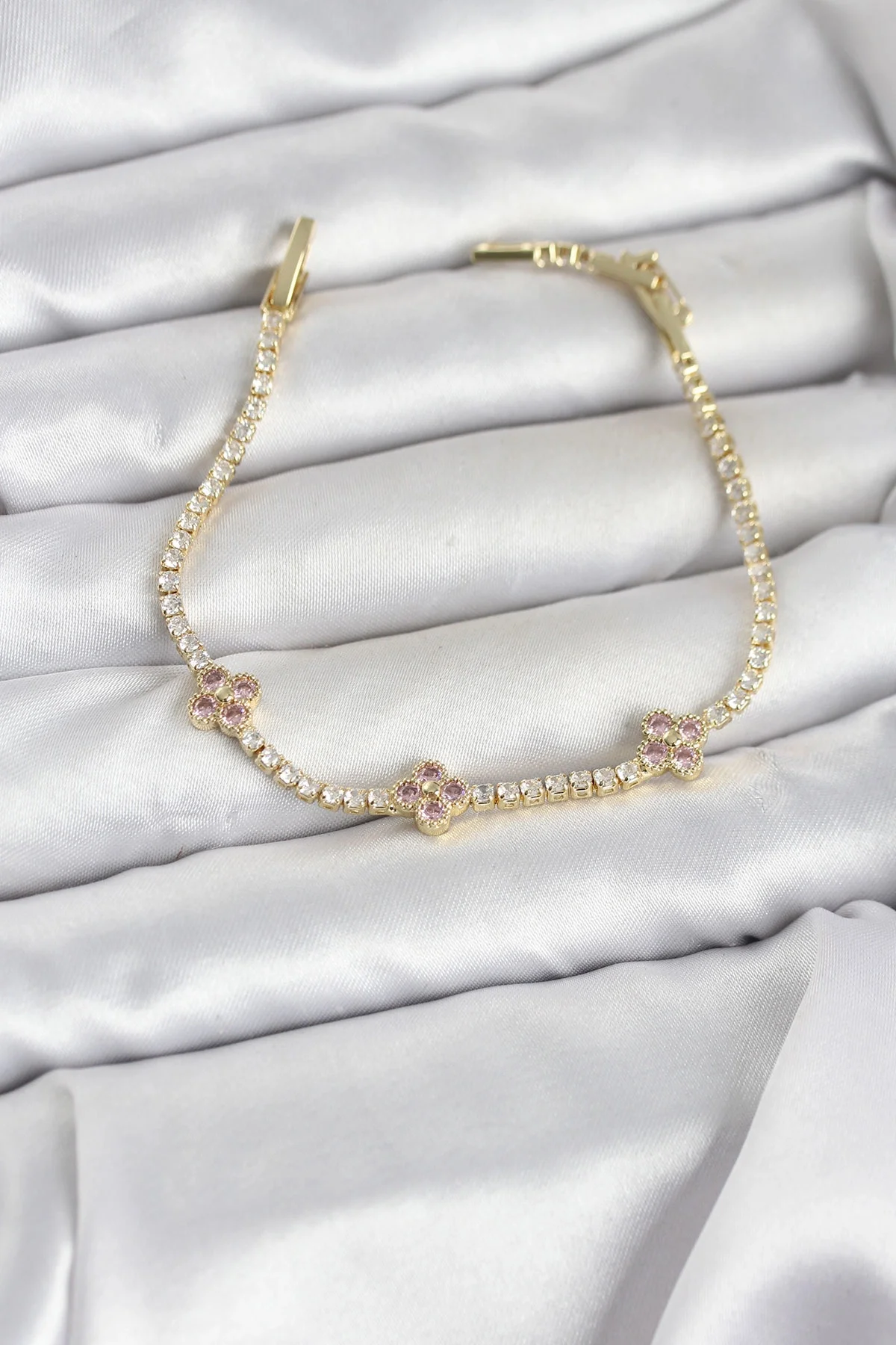 Pembe Yonca Detaylı Zirkon Taşlı Gold Renk Pirinç Su Yolu Kadın B