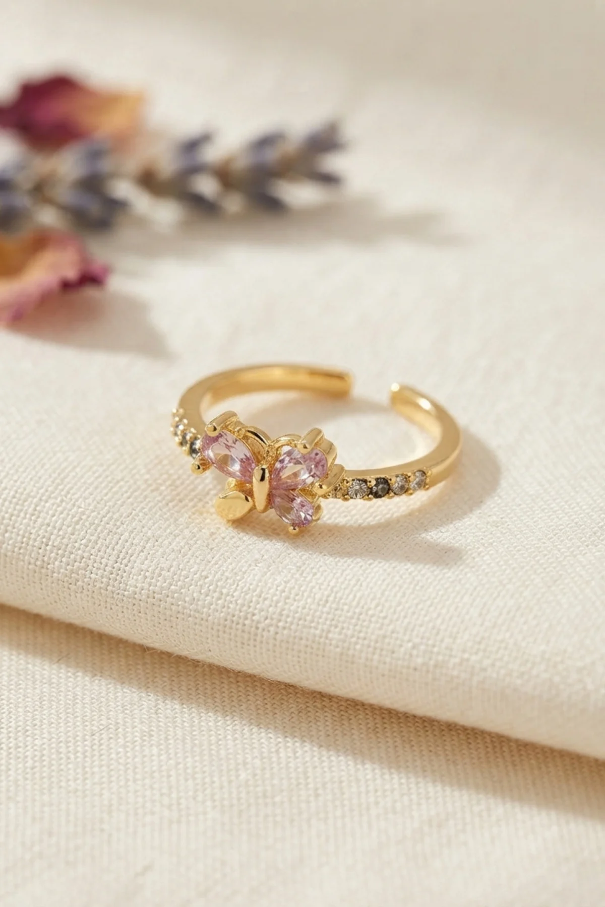 Pembe Zirkon Taşlı Kelebek Model Kadın Yüzük Pembe Zirkon Taşlı Kelebek Model Kadın Yüzük