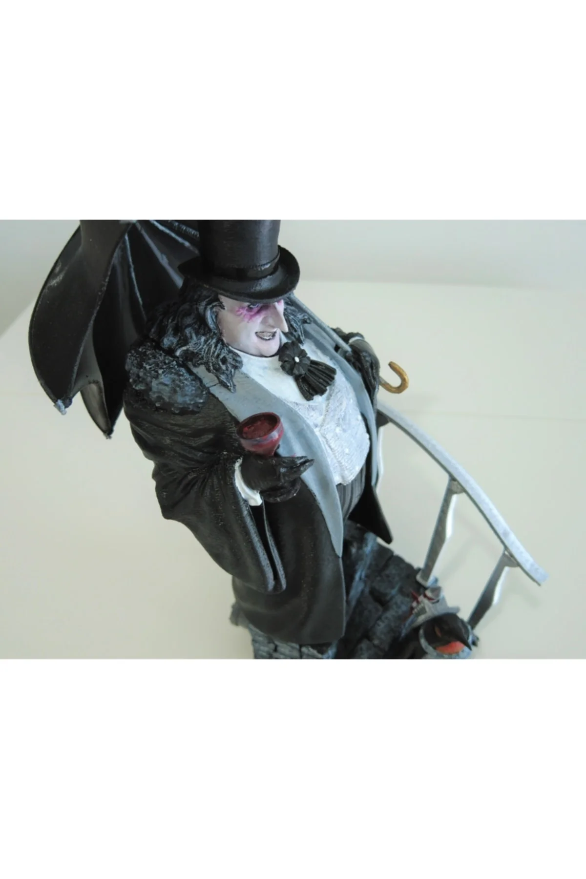 Penguen Batman Figür/ Yükseklik 30 Cm