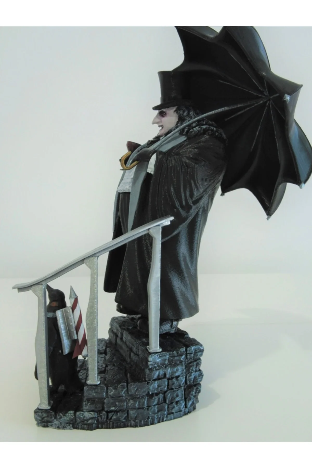 Penguen Batman Figür/ Yükseklik 30 Cm