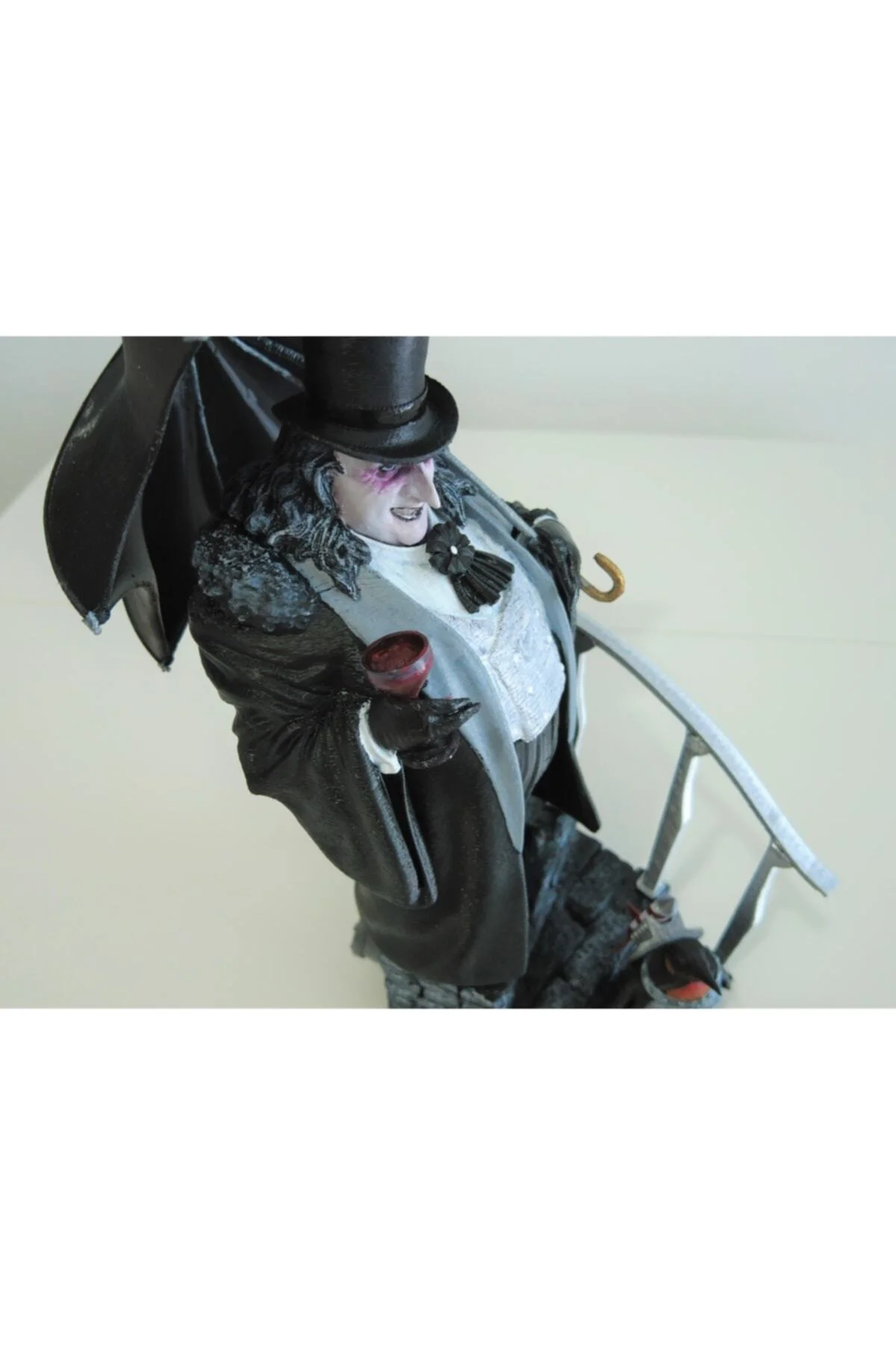 Penguen Batman Figür/ Yükseklik 30 Cm
