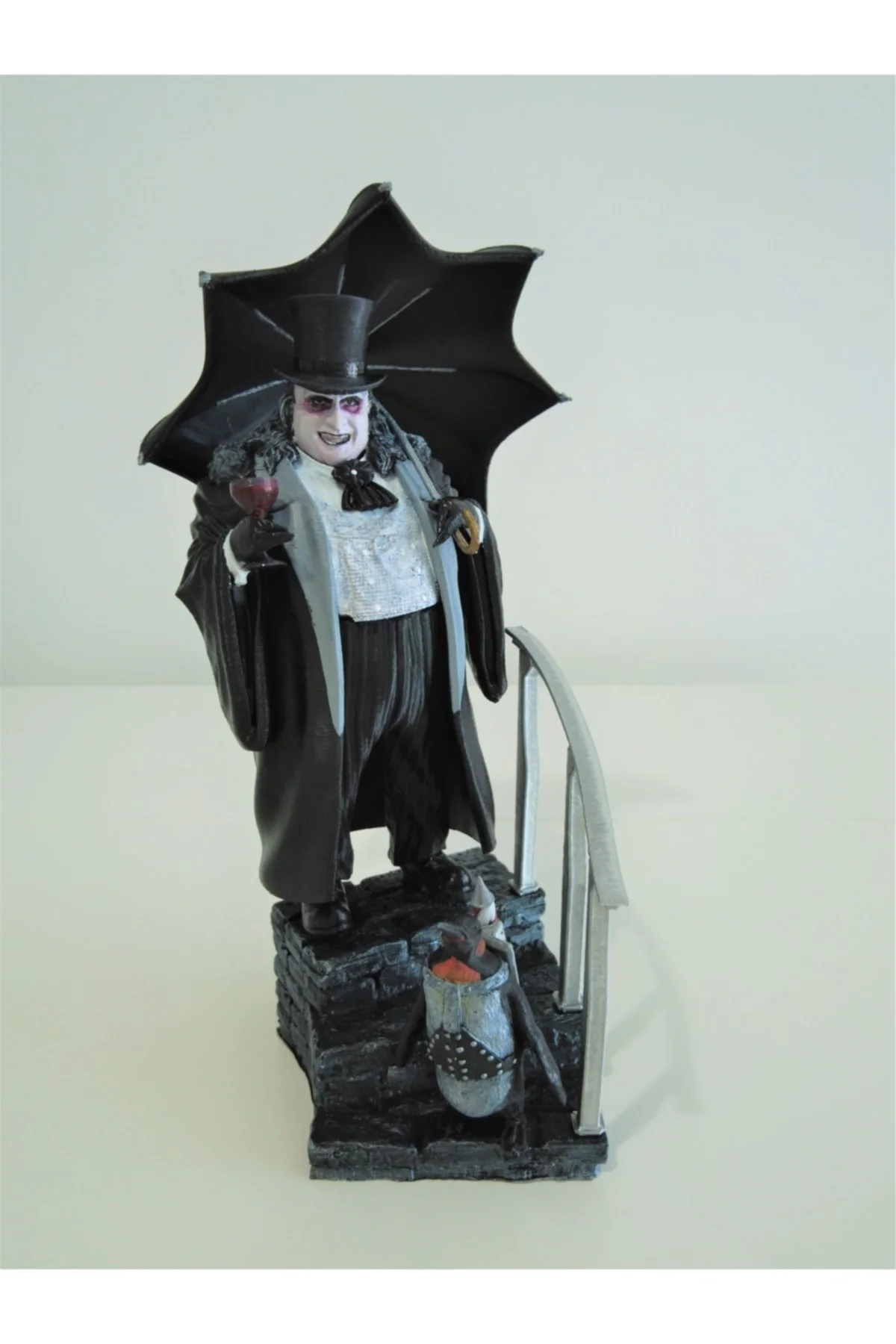 Penguen Batman Figür/ Yükseklik 30 Cm