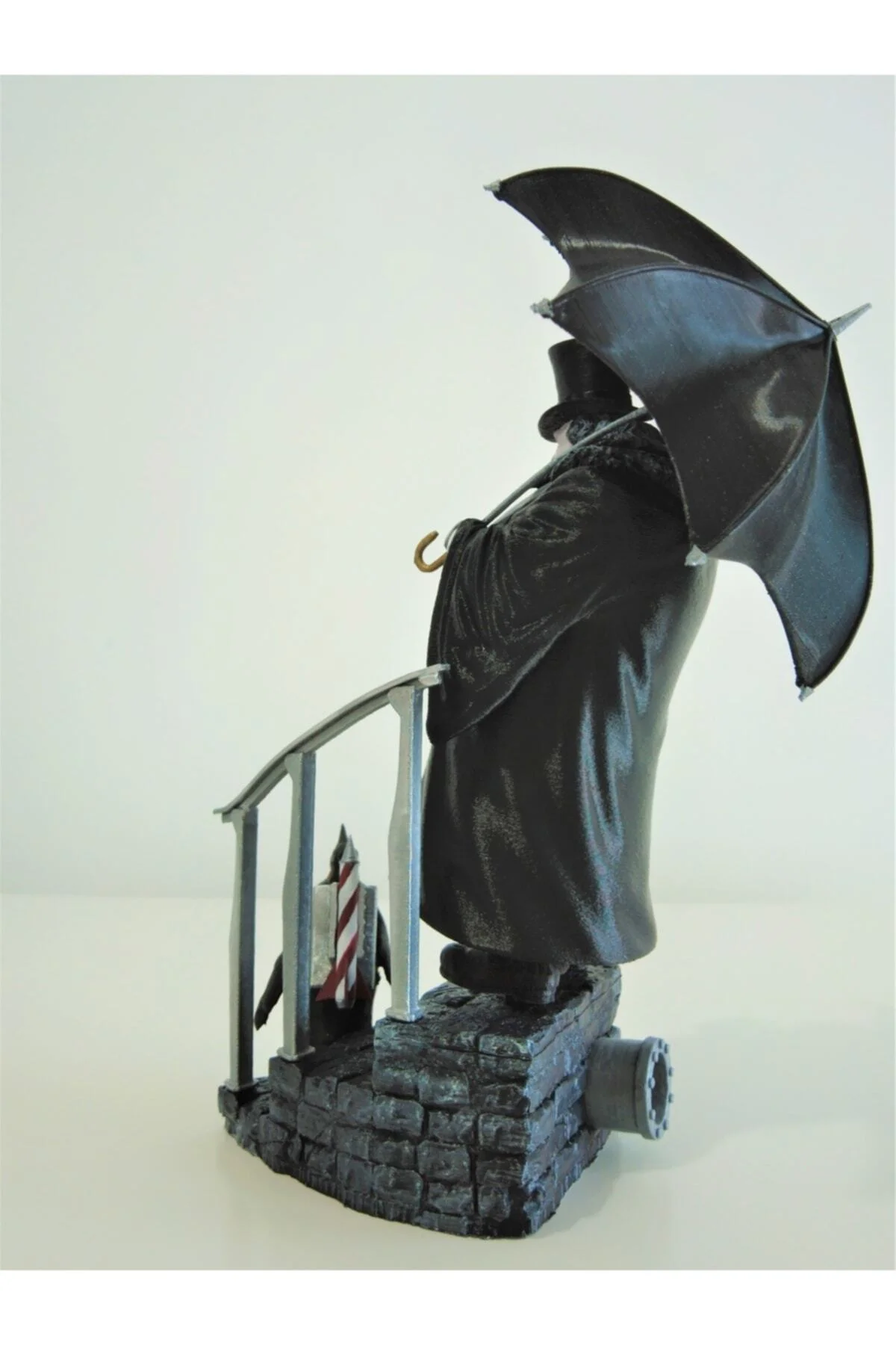 Penguen Batman Figür/ Yükseklik 30 Cm