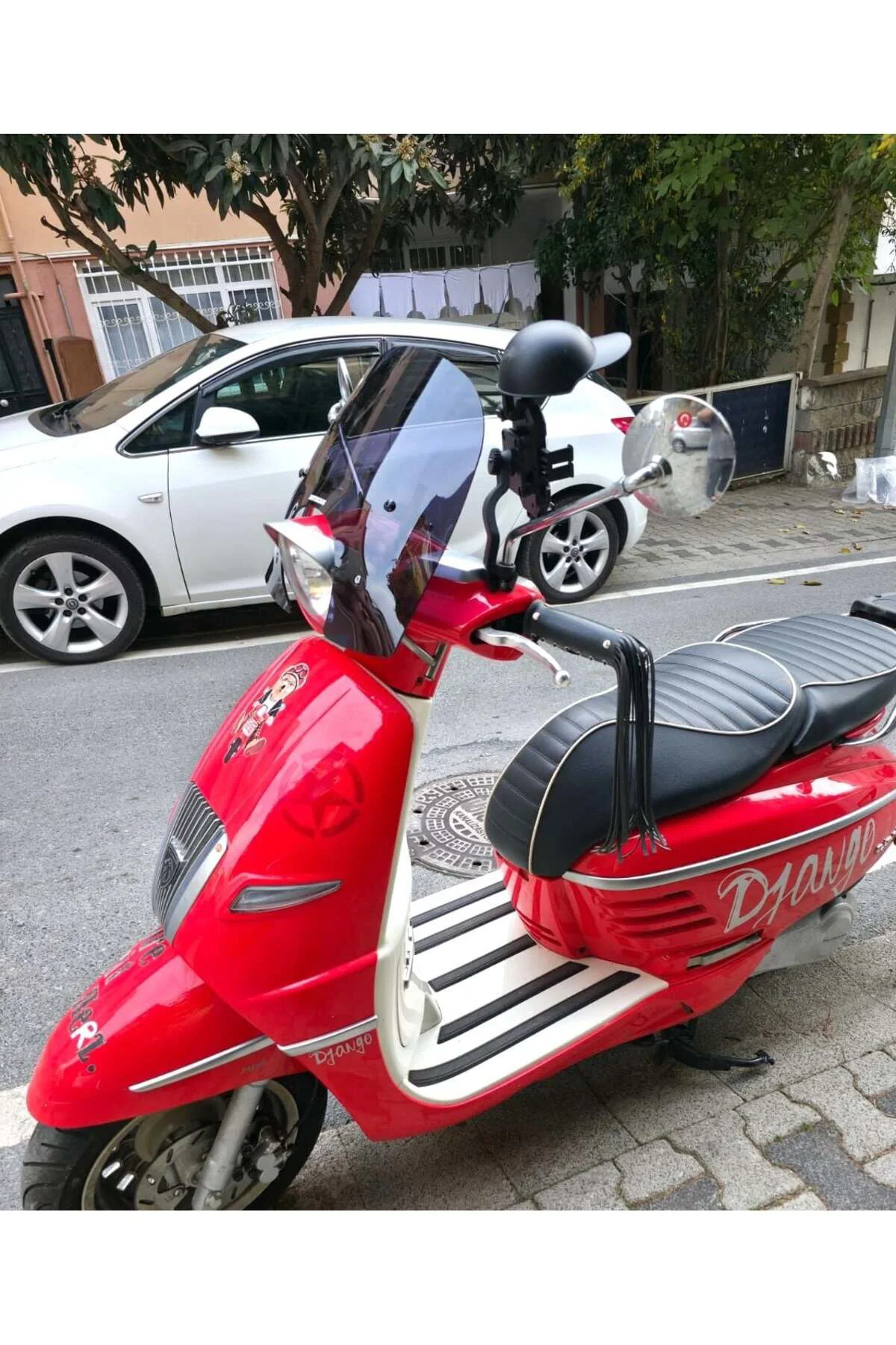 Peugeot Django Ön Cam 2017-2026 Model 37cm Siyah Renkli 4mm APARATSIZ