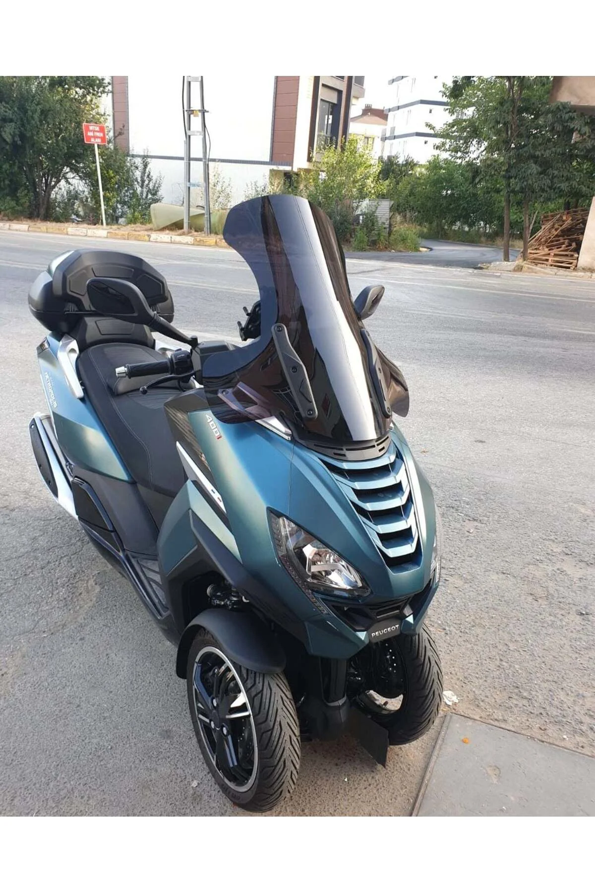 Peugeot Metropolis SW 400 Ön Cam 2021-2026 Model 68cm Siyah Renkl