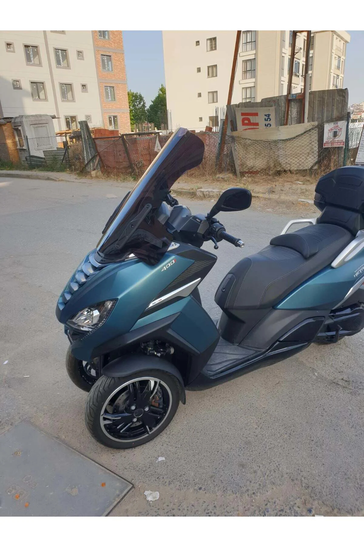 Peugeot Metropolis SW 400 Ön Cam 2021-2026 Model 68cm Siyah Renkl